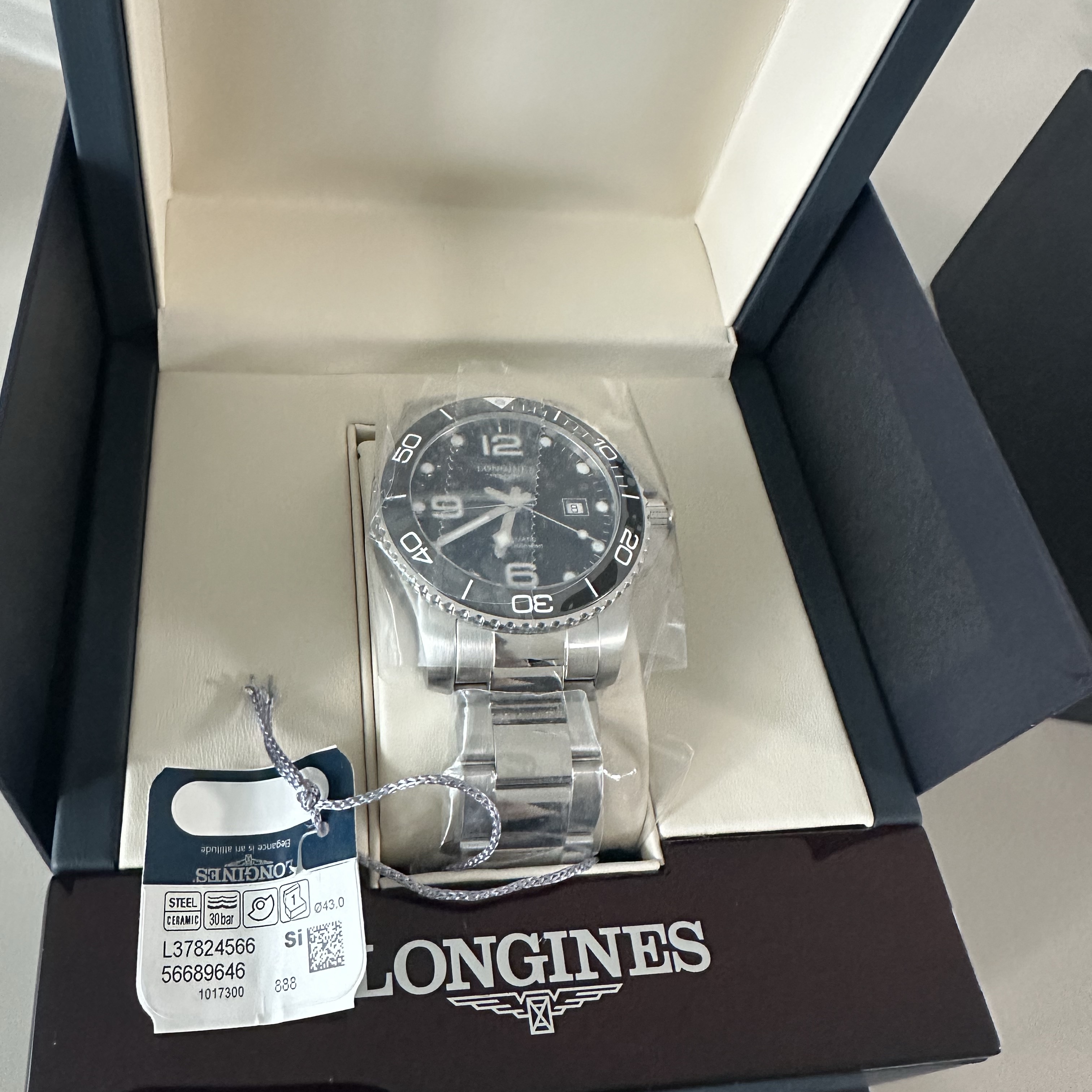 Longines Hydroconquest Automatic 43mm Stainless Steel Ceramic Sunray Black 착용 스타일