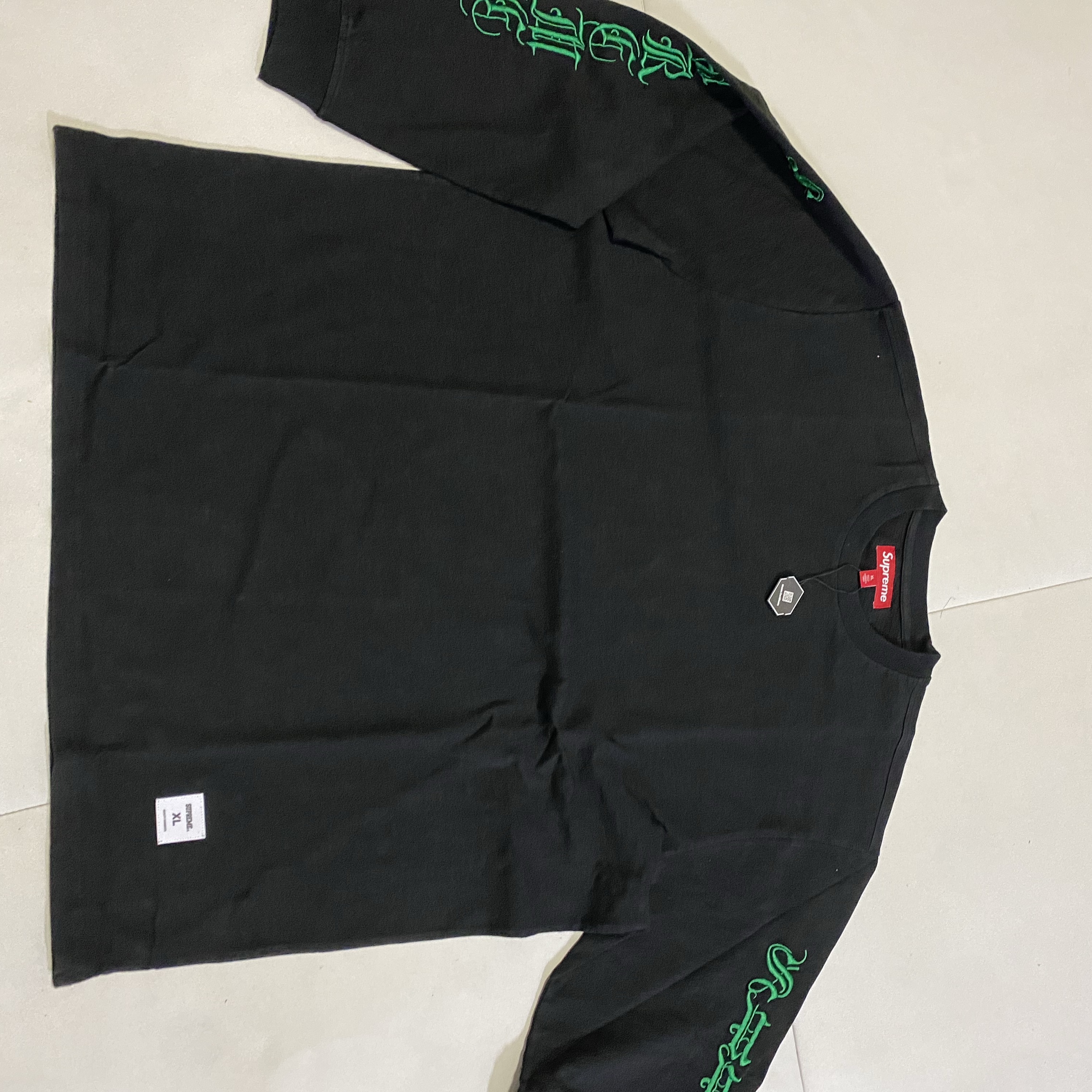 Supreme Old English L/S Top Black - 24FW 착용 스타일