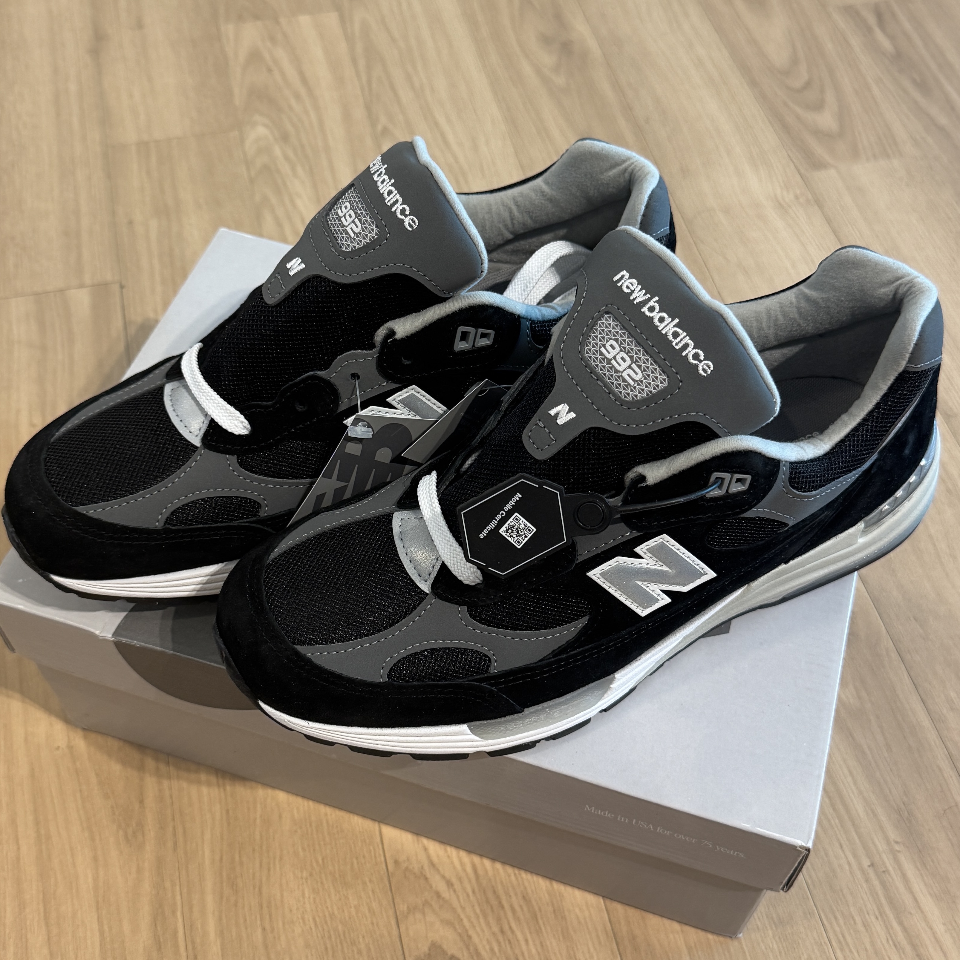 New Balance 992 Made in USA Core Black Grey, New Balance 992 Made in USA Black 착용 스타일 - 1