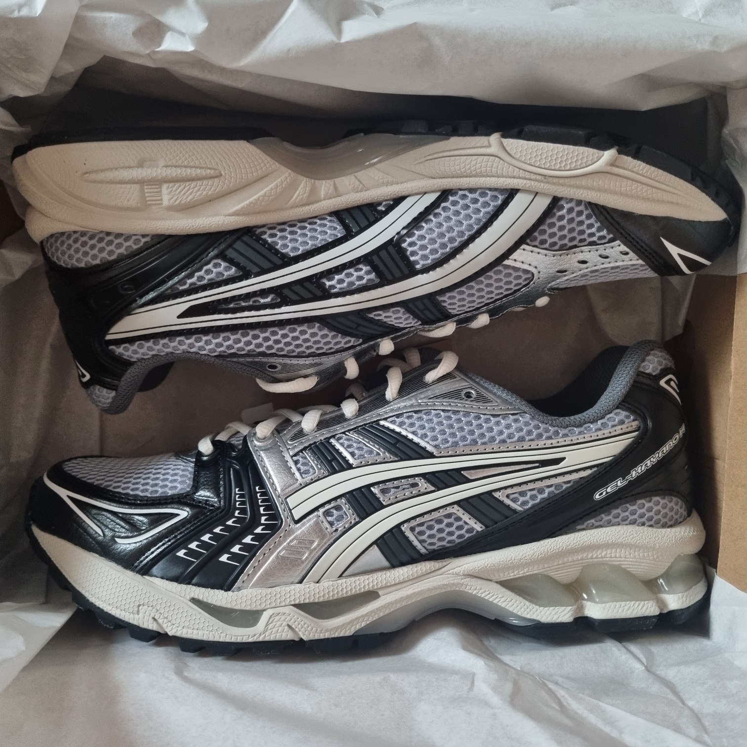 Asics Gel-Kayano 14 Black Glacier Grey 착용 스타일
