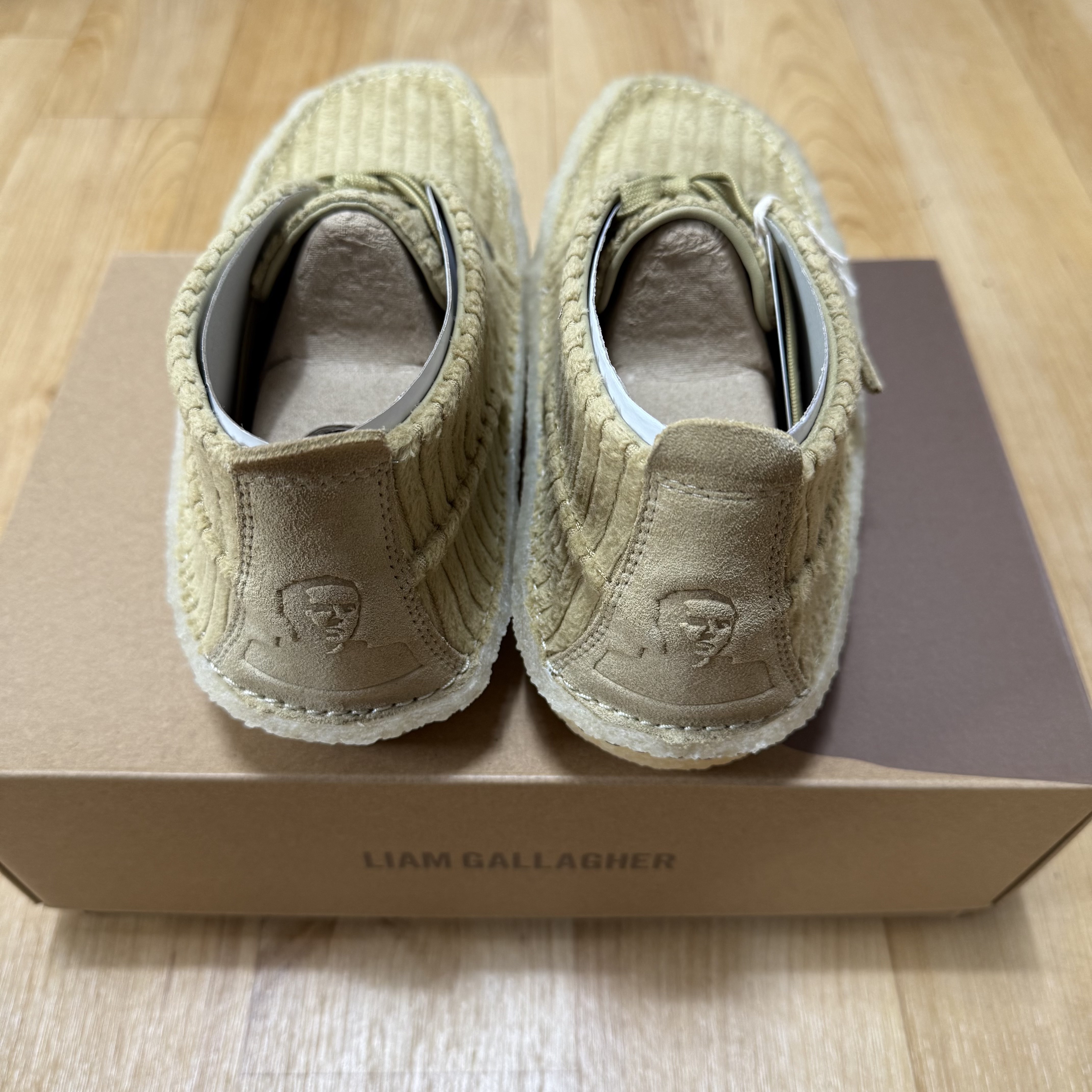 Clarks x Liam Gallagher Desert Rain Maple Cord 착용 스타일 - 3