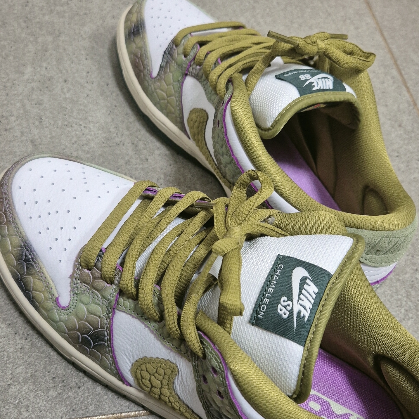 Nike x Alexis Sablone SB Dunk Low Pro White and Pacific Moss 착용 스타일