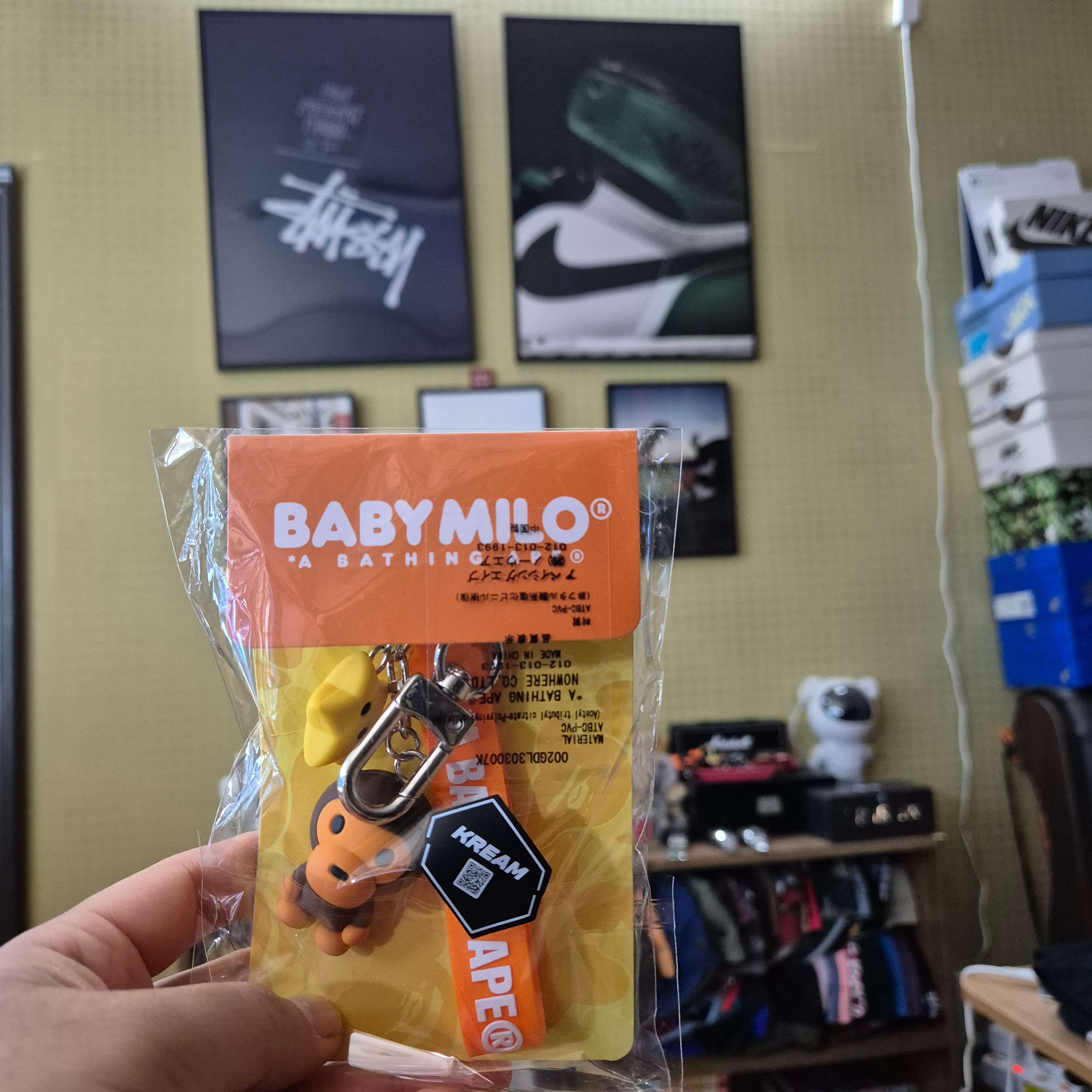 BAPE A Bathing Ape Baby Milo Keychain Brown 착용 스타일