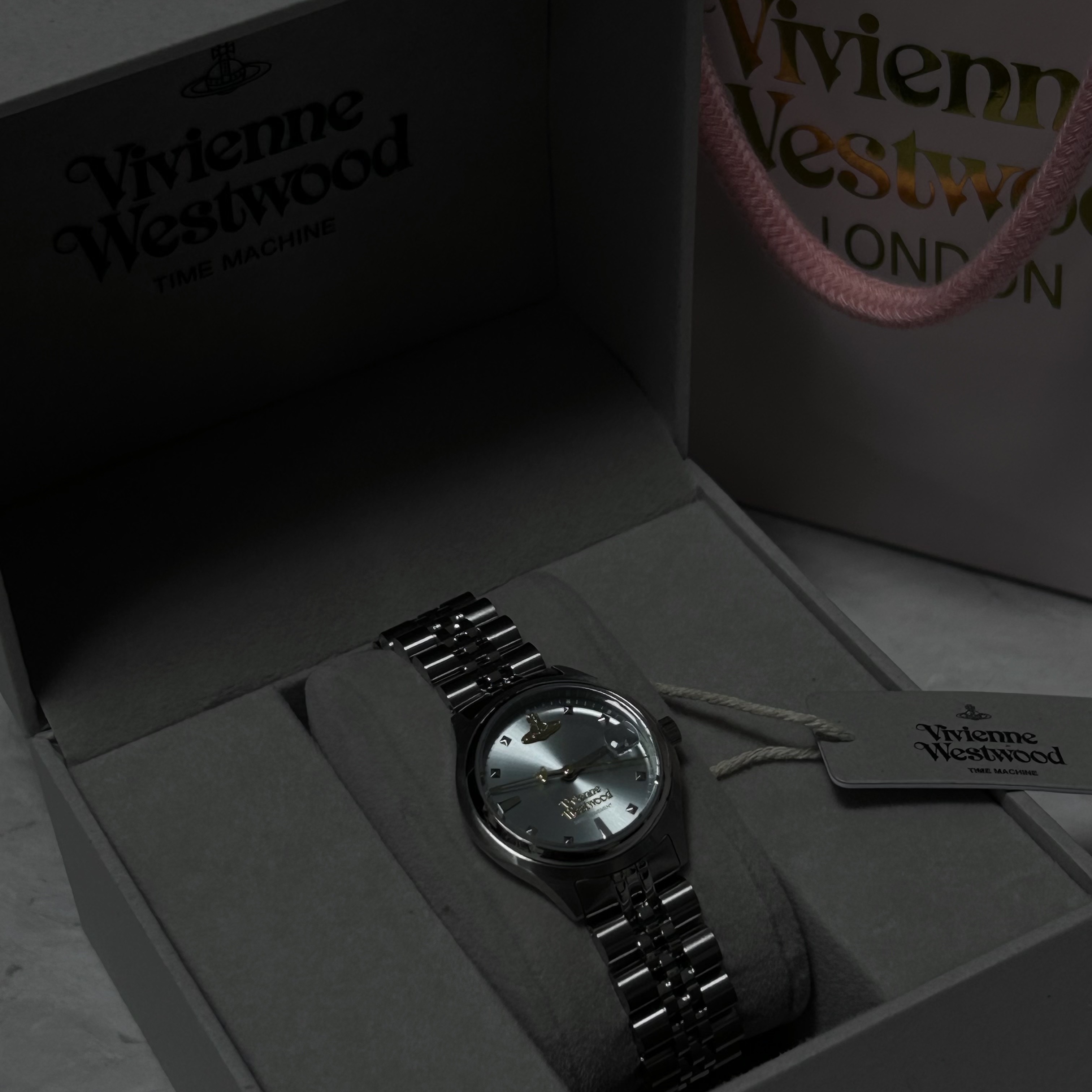 (W) Vivienne Westwood Little Camberwell 29mm Blue Silver 착용 스타일 - 2
