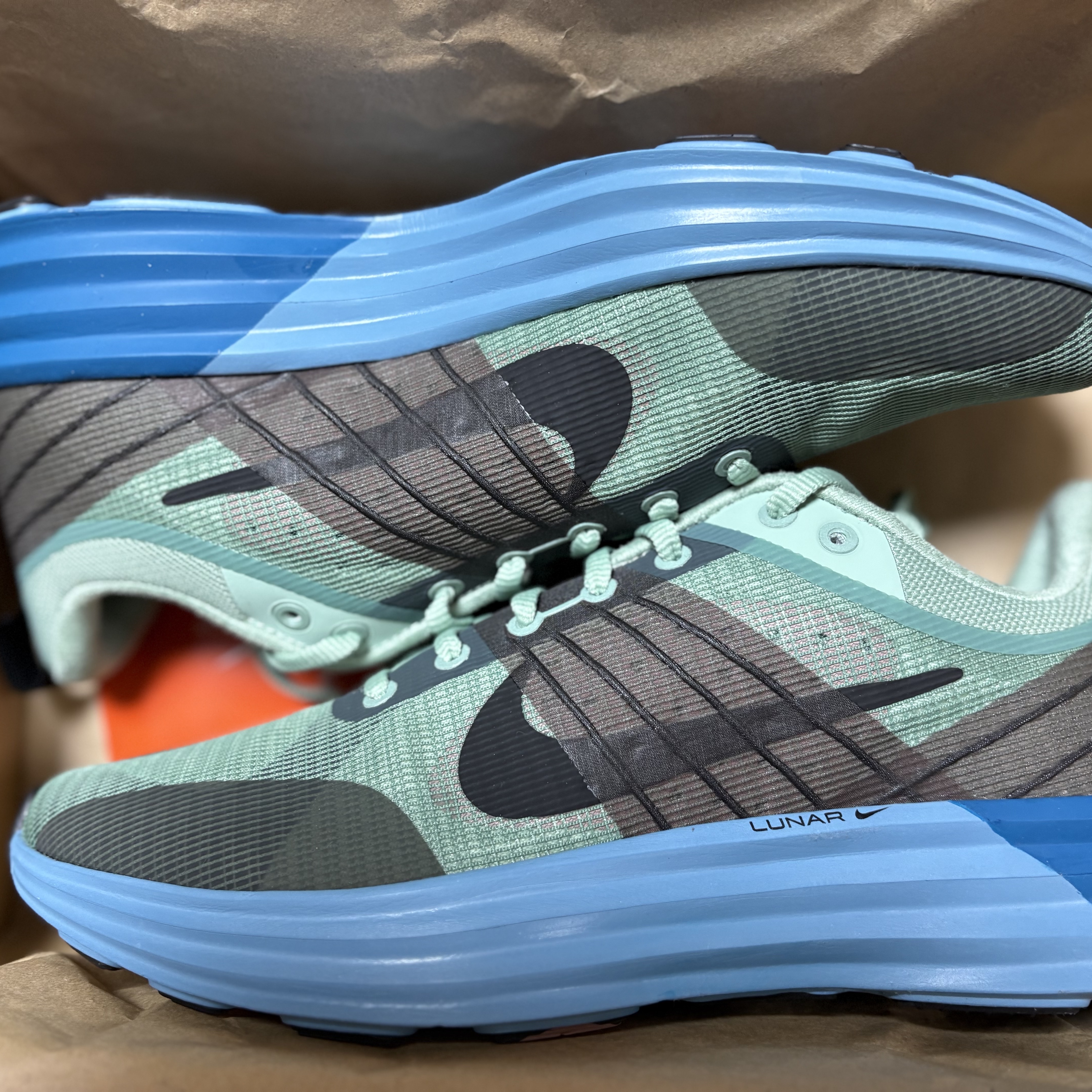Nike Lunar Roam Dutch Green Smokey Mauve 착용 스타일 - 2