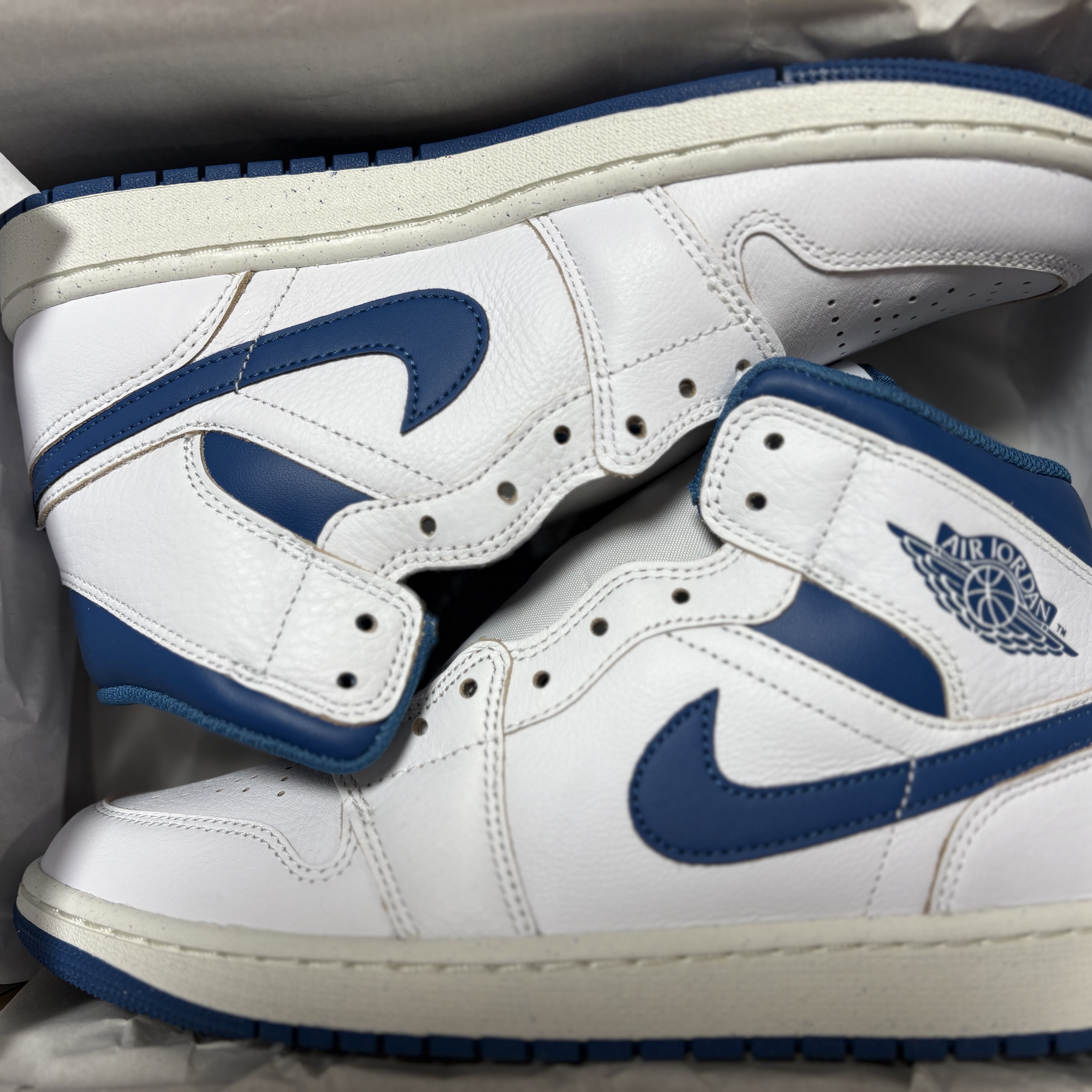 Jordan 1 Mid SE Industrial Blue White 착용 스타일 - 2