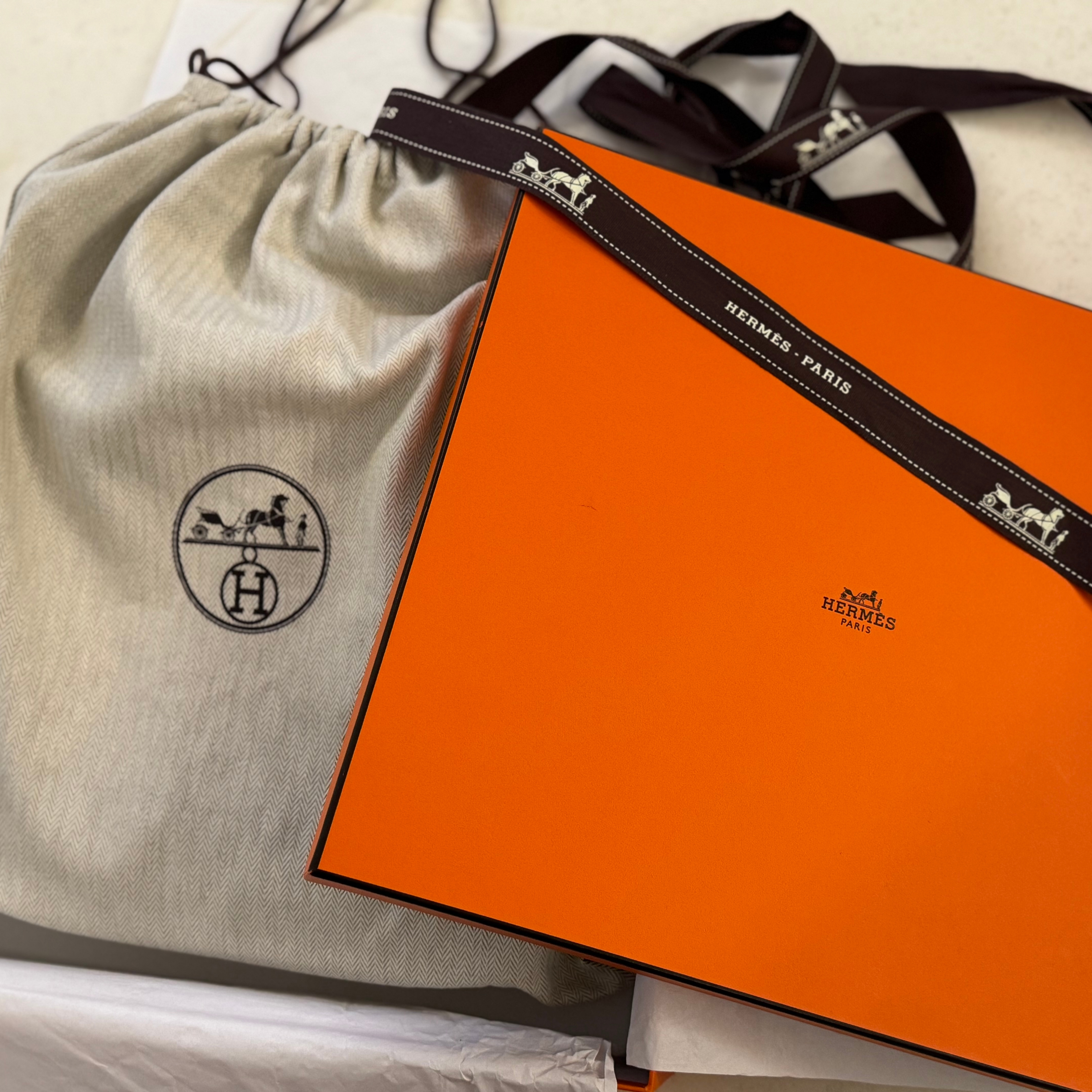 Hermes Evelyne III 29 Bag Clemence & Gold Etoupe 착용 스타일 - 2