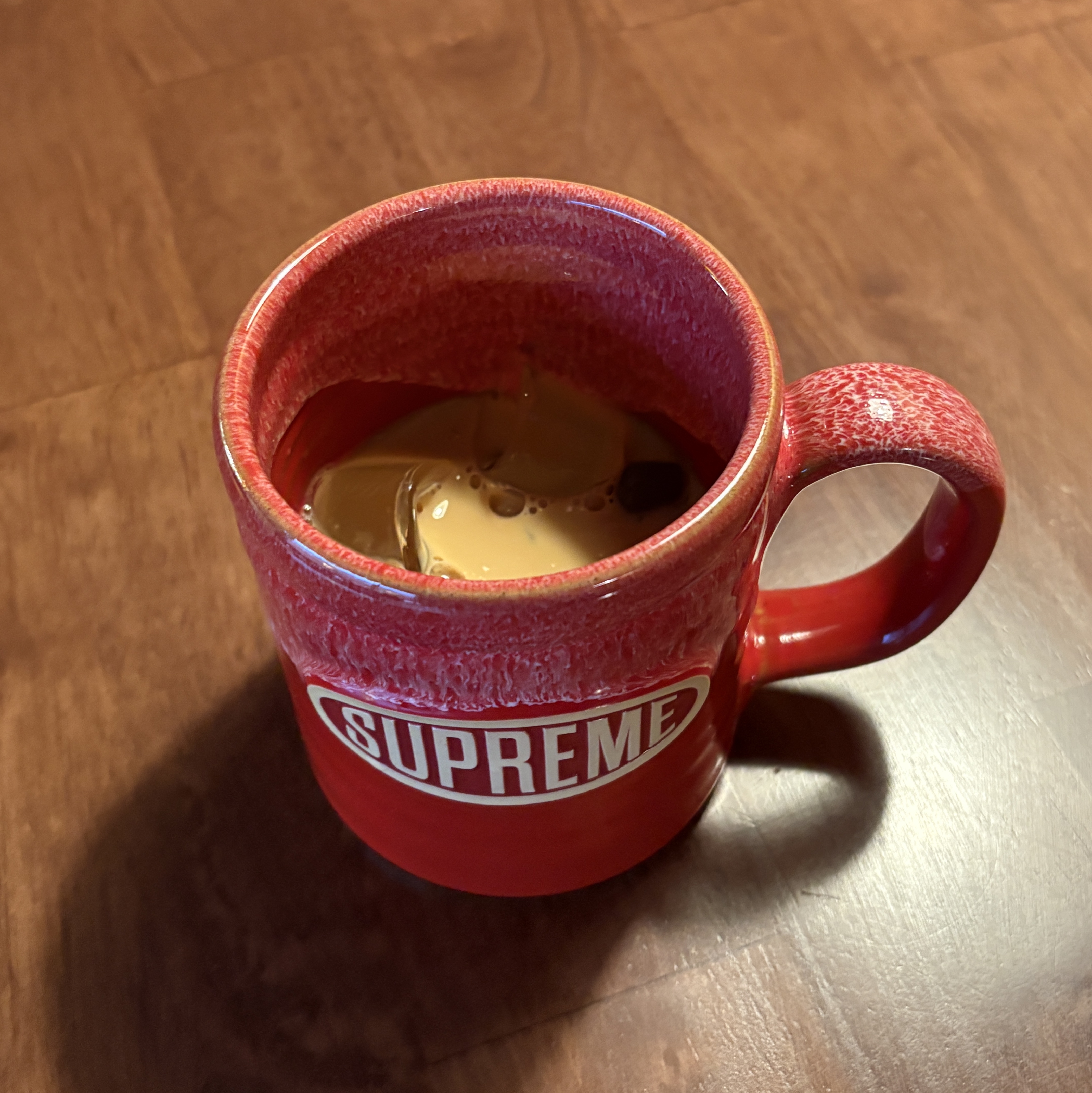 Supreme x Deneen Camper Mug Red - 25SS 착용 스타일