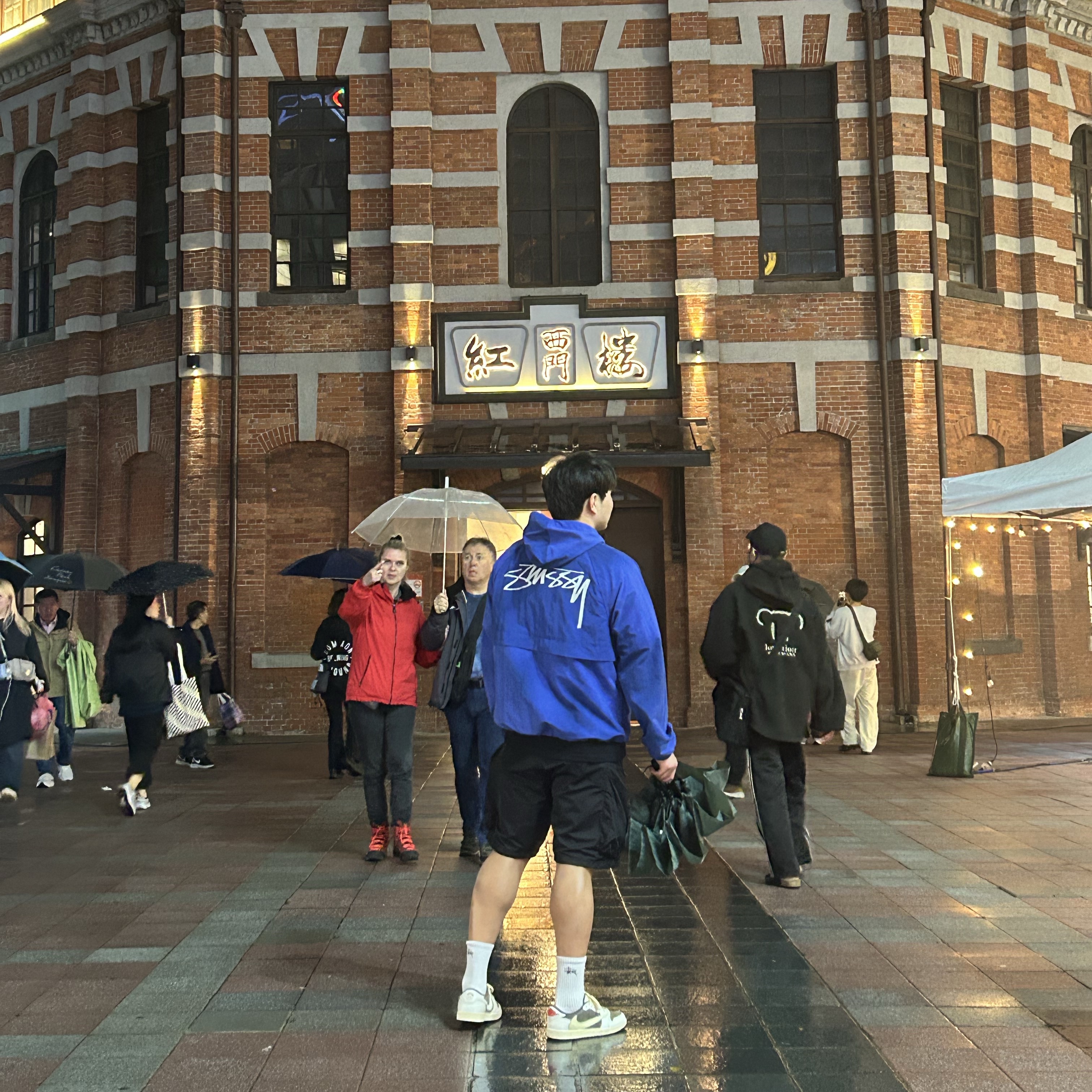 Stussy Wave Dye Beach Shell Jacket Ultramarine, Palace x Oakley Nitrofuel Short Black - 23SS 착용 스타일