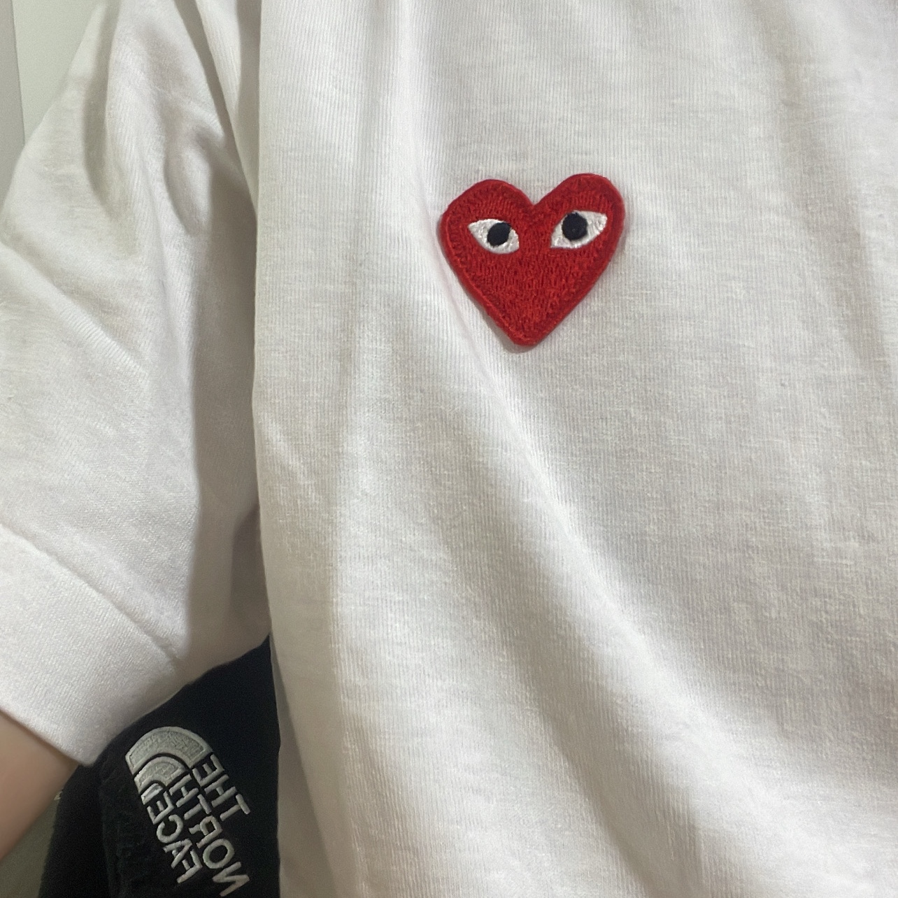 Play Comme des Garcons Red Heart T-Shirt White 착용 스타일