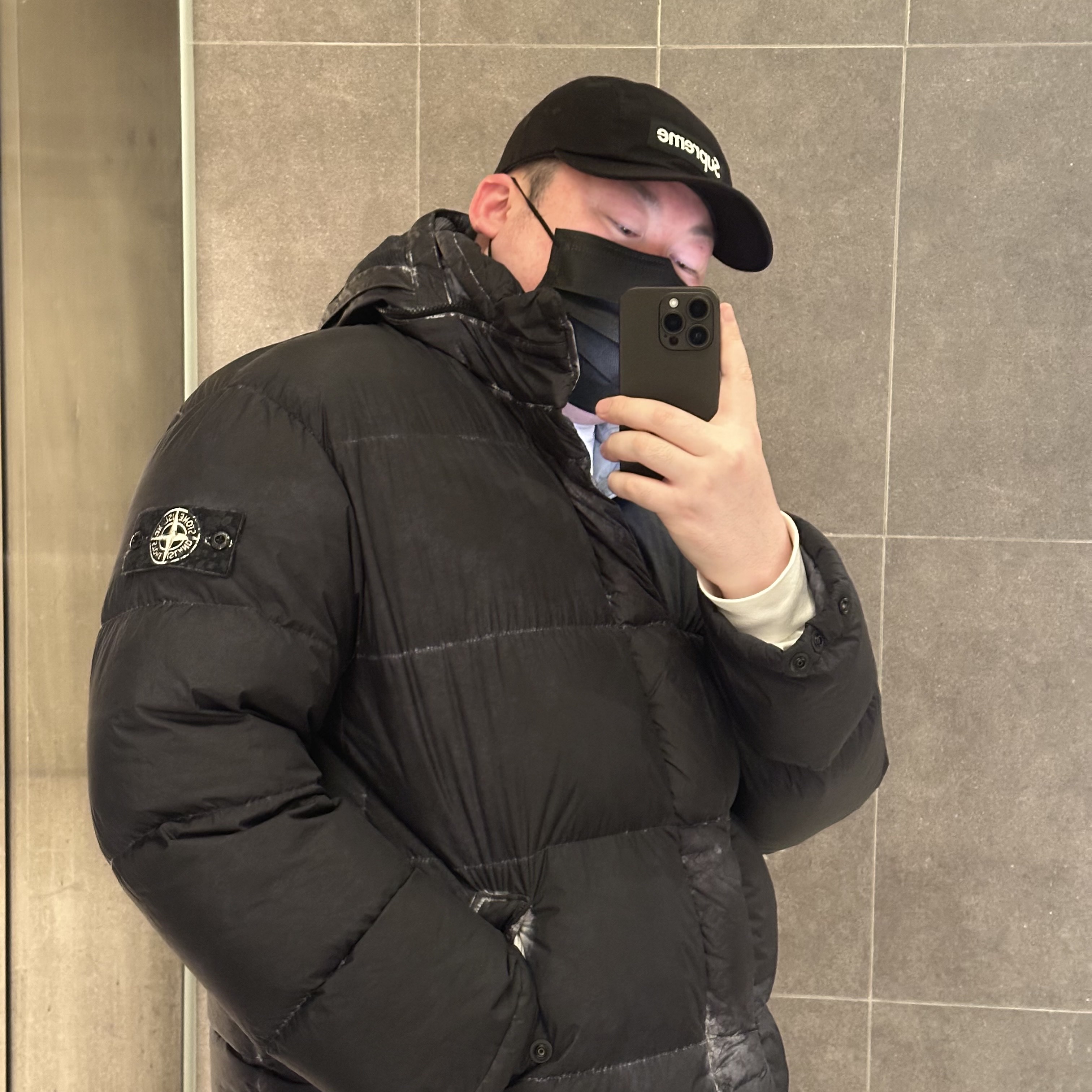 Supreme Washed Chino Twill Camp Cap Black, Supreme x Stone Island Painted Camo Crinkle Down Jacket Black - 20FW 착용 스타일