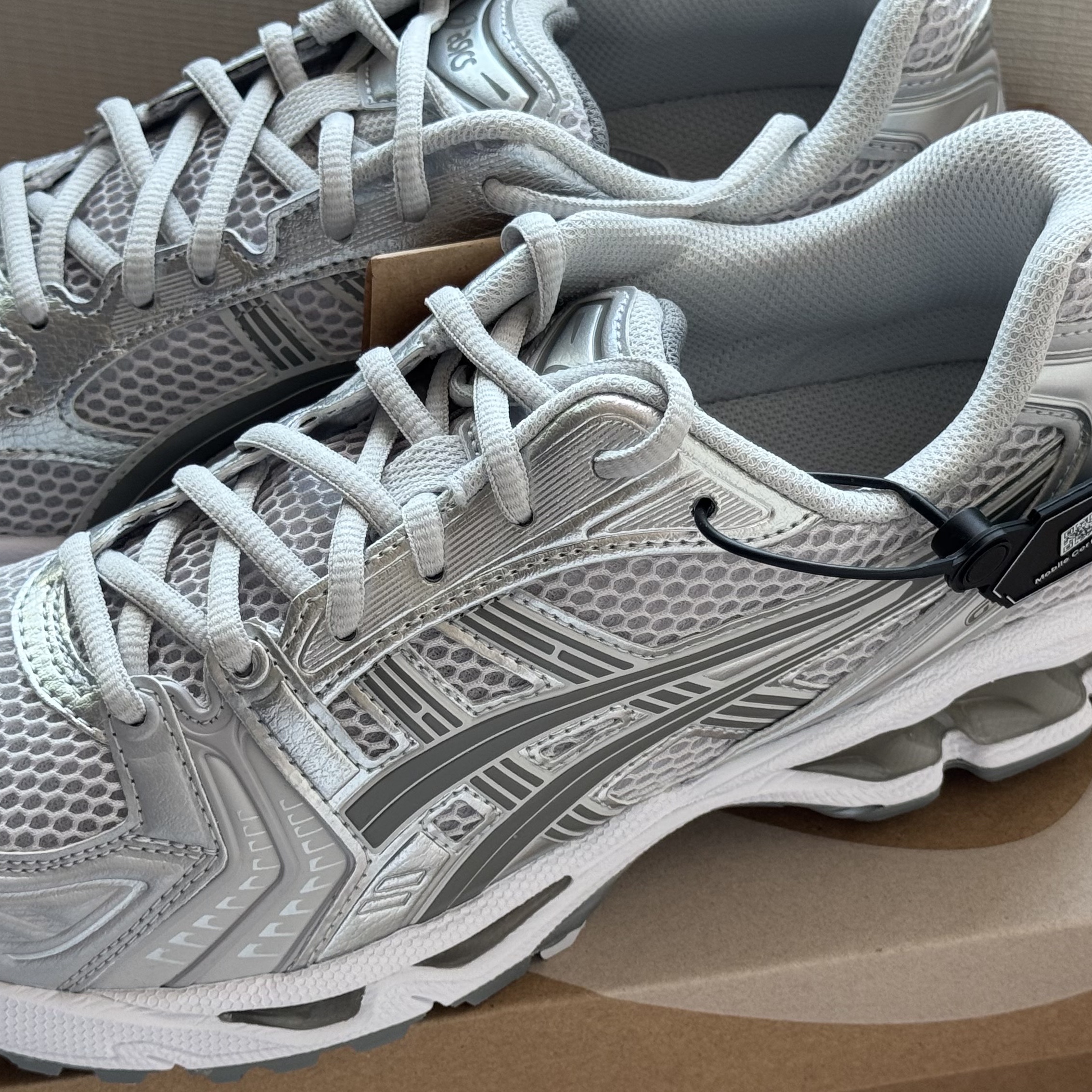 (W) Asics Gel-Kayano 14 Cloud Grey Clay Grey 착용 스타일 - 7