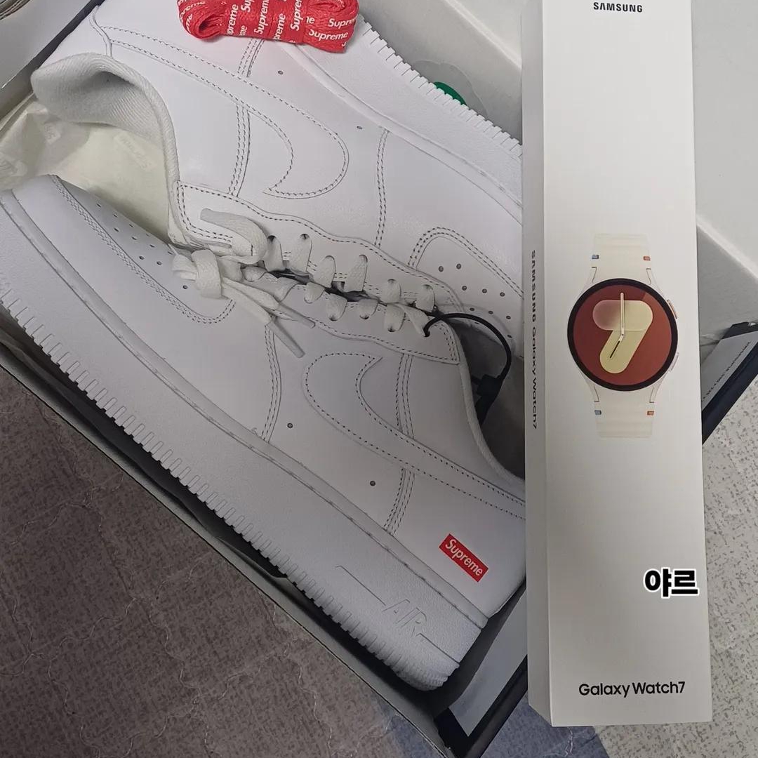 Nike x Supreme Air Force 1 Low White, Samsung Galaxy Watch7 40mm Bluetooth Cream (Korean Ver.) 착용 스타일 - 1