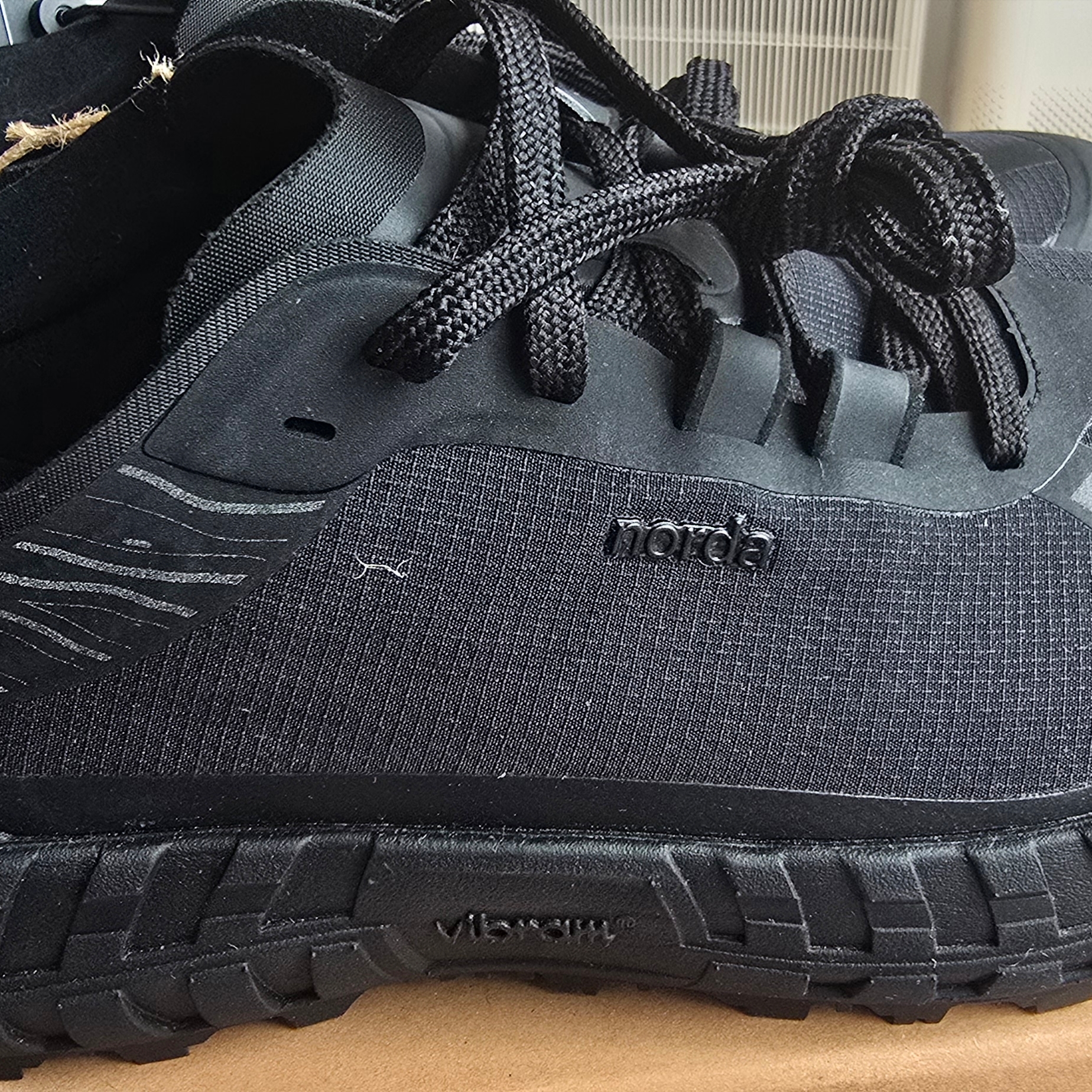 (W) Norda 001/A G+ Stealth Black 착용 스타일 - 3