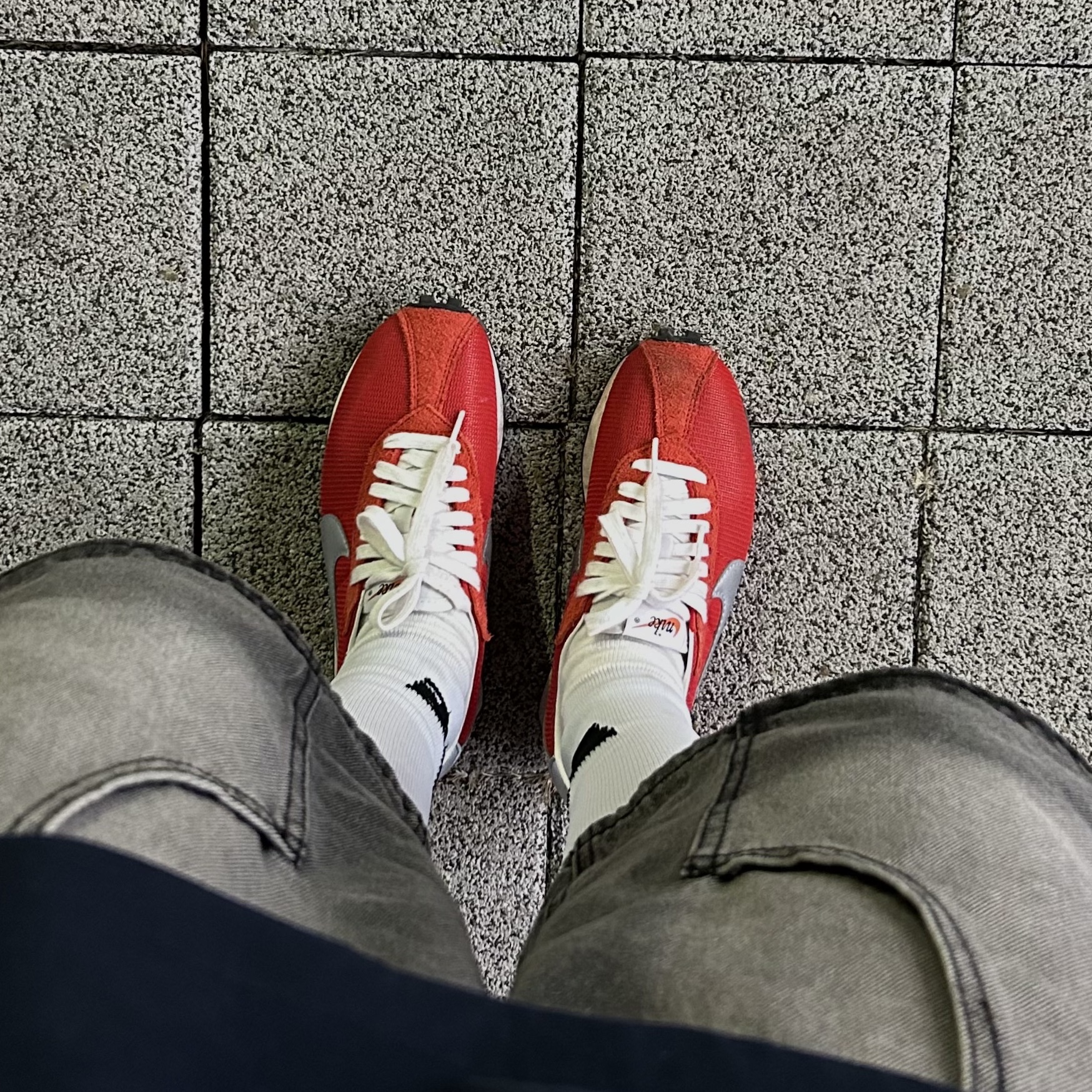 (W) Nike LD-1000 University Red and Metallic Silver 착용 스타일 - 2