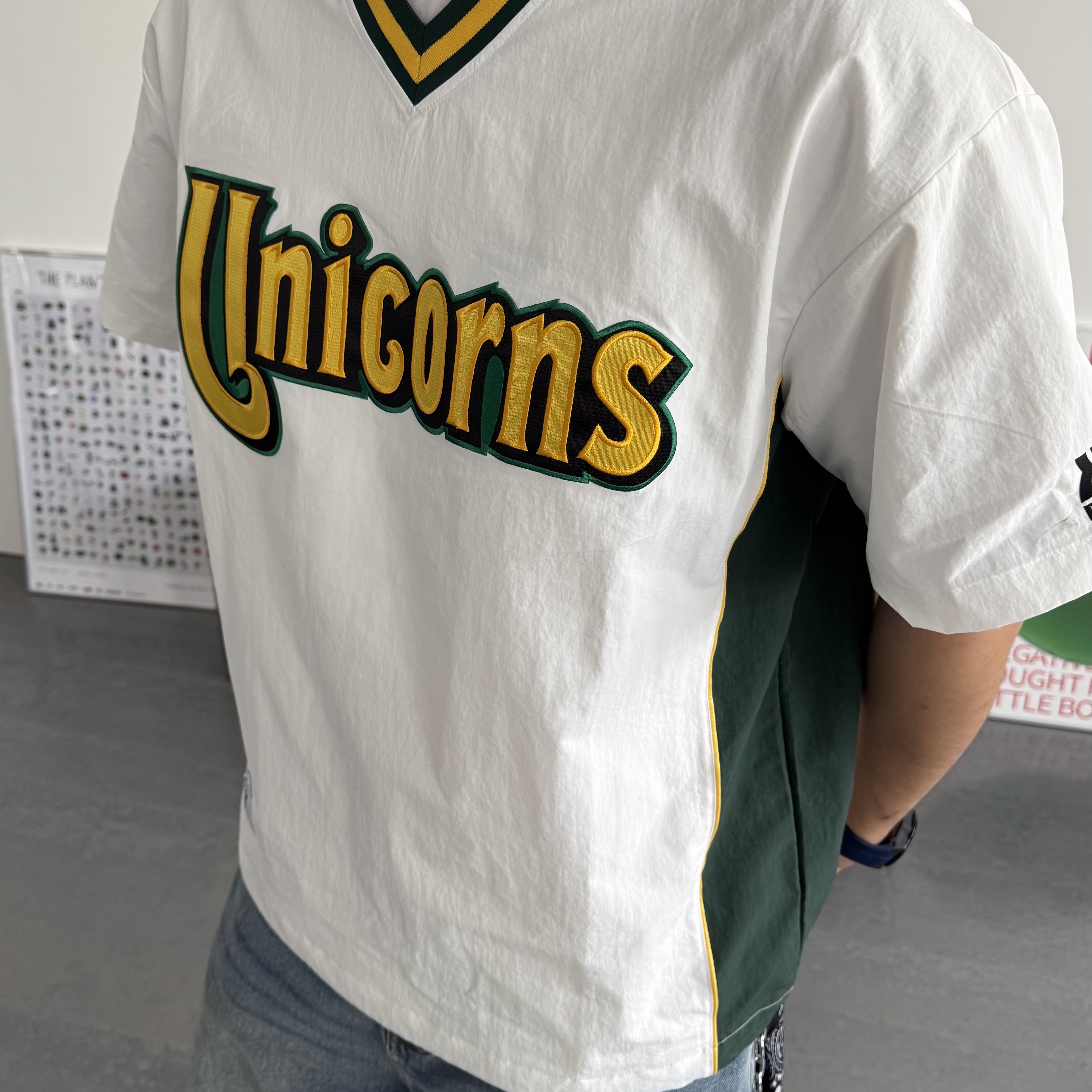WILLBE PLAY Unicorns Overfit Anorak White, Nike Shox R4 Metallic Silver Red 착용 스타일 - 8