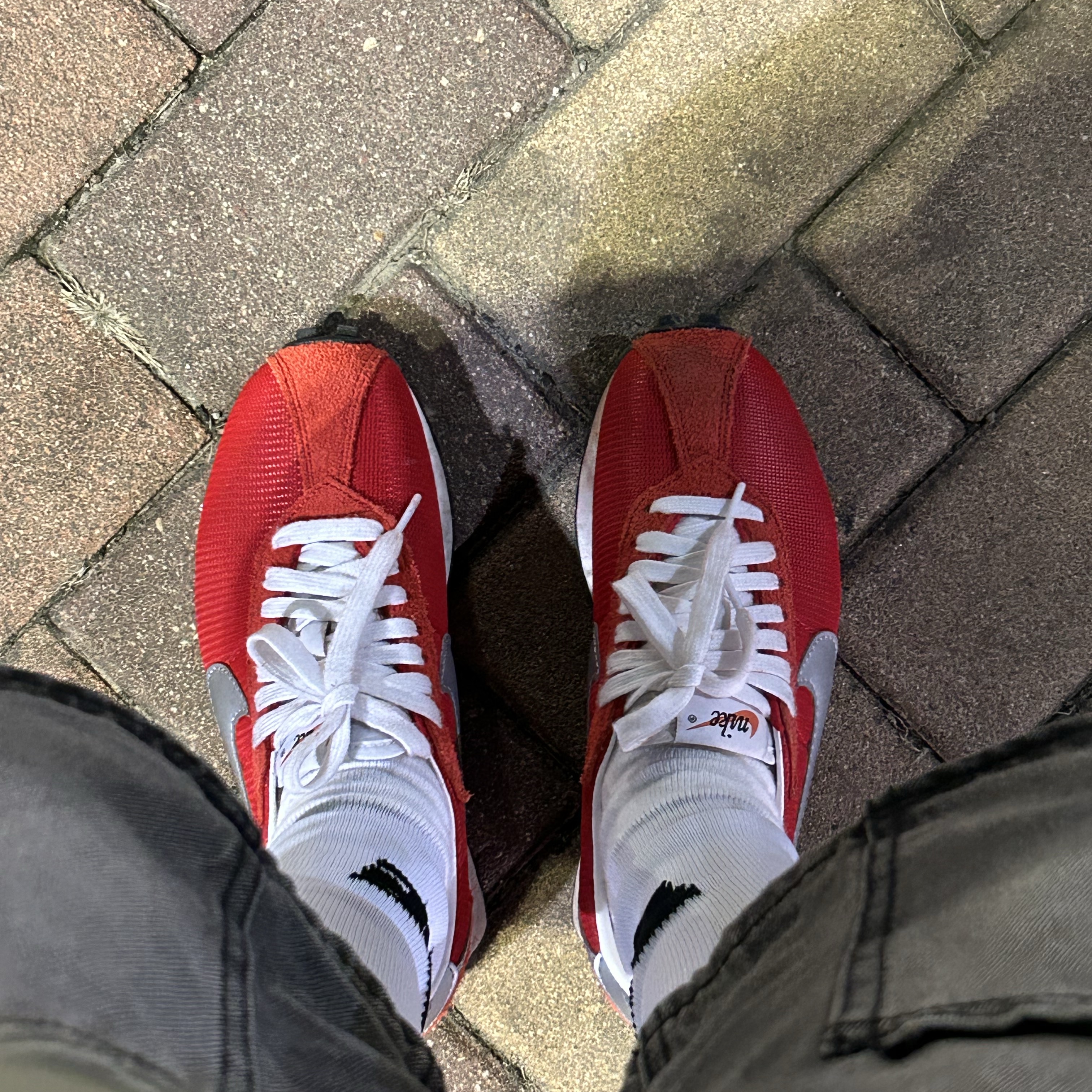 (W) Nike LD-1000 University Red and Metallic Silver 착용 스타일 - 1