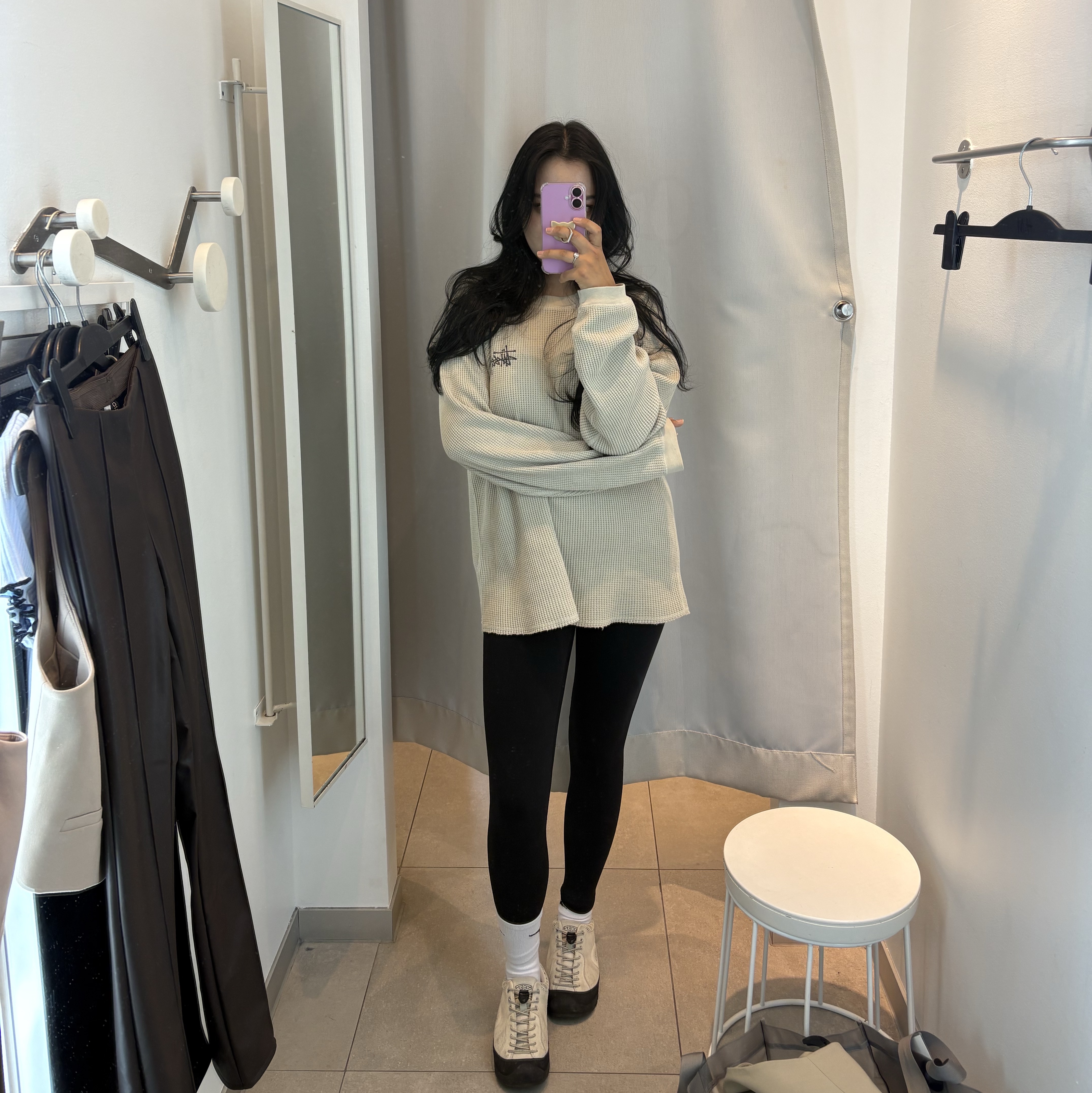 Stussy Raglan Thermal LS Crew Bone, (W) Keen Jasper Rocks SP Sneaker Birch Black 착용 스타일