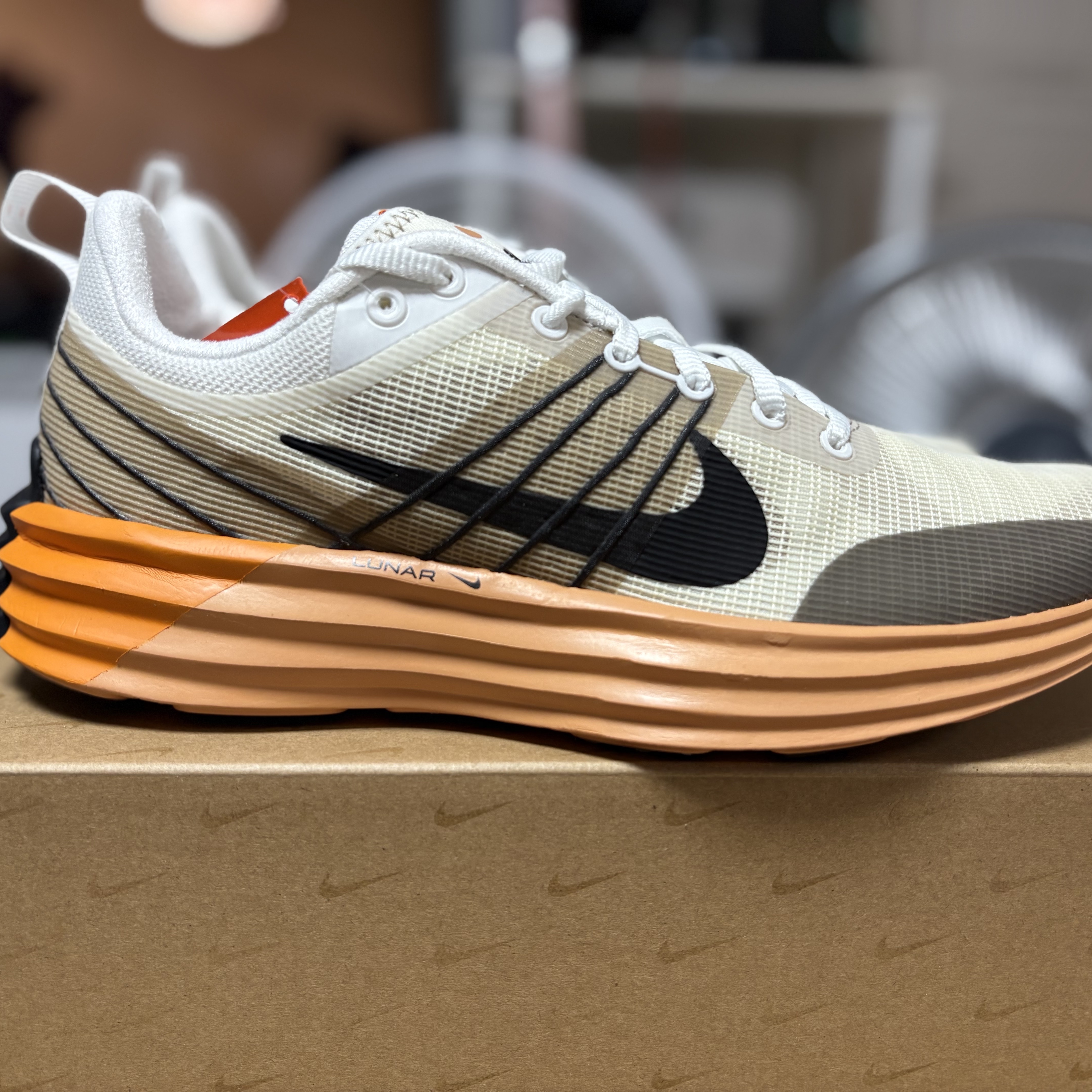 Nike Lunar Roam Summit White Coconut Milk 착용 스타일 - 3