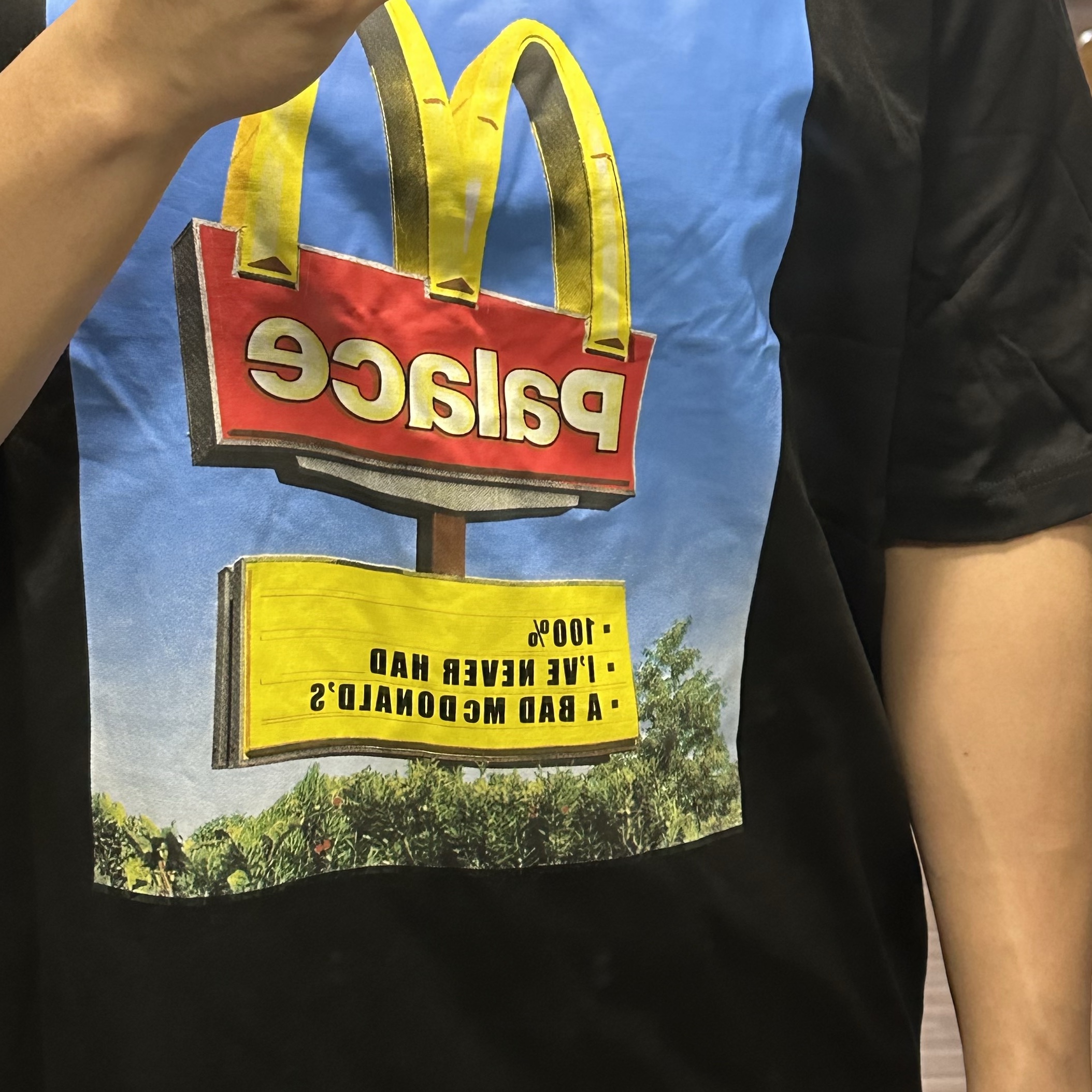 Palace x McDonald's Sign T-Shirt Black - 23FW 착용 스타일