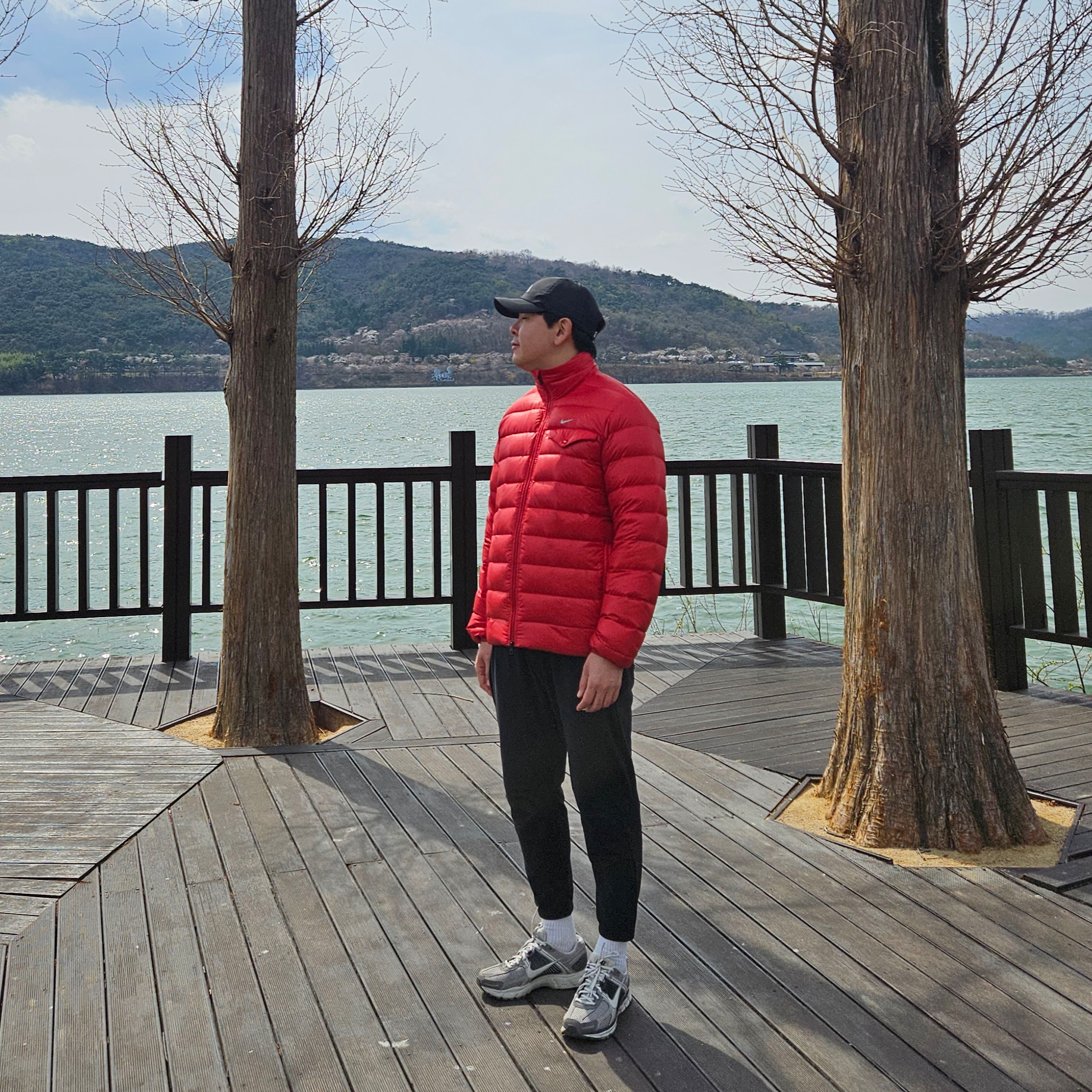 Nike ACG Trail Cap Black, (W) Nike Zoom Vomero 5 Cobblestone and Flat Pewter 착용 스타일 - 5