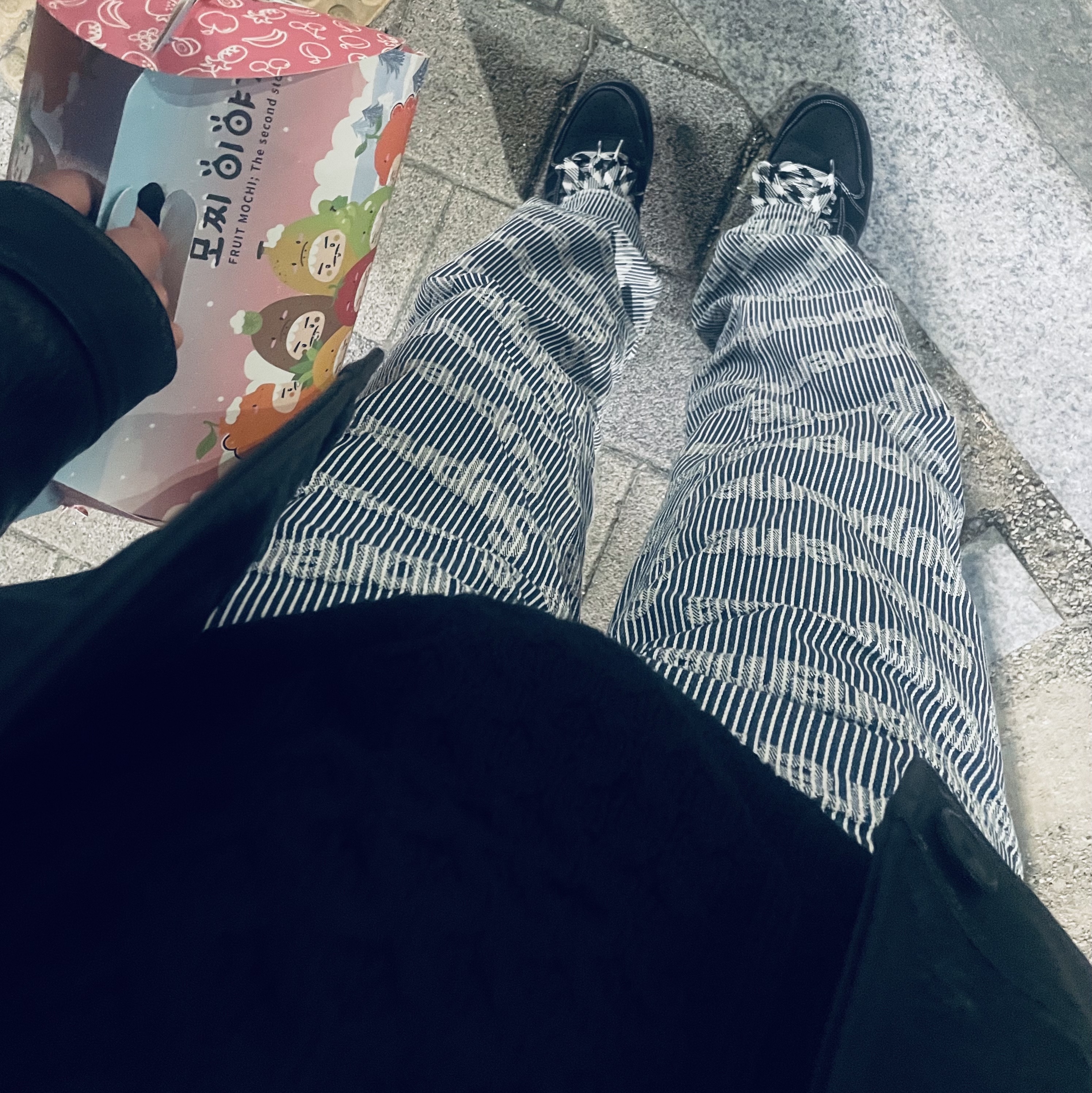 Jordan 1 x Travis Scott Retro Low OG SP Black Phantom, Supreme Denim Painter Pants Stripe - 24SS 착용 스타일 - 3