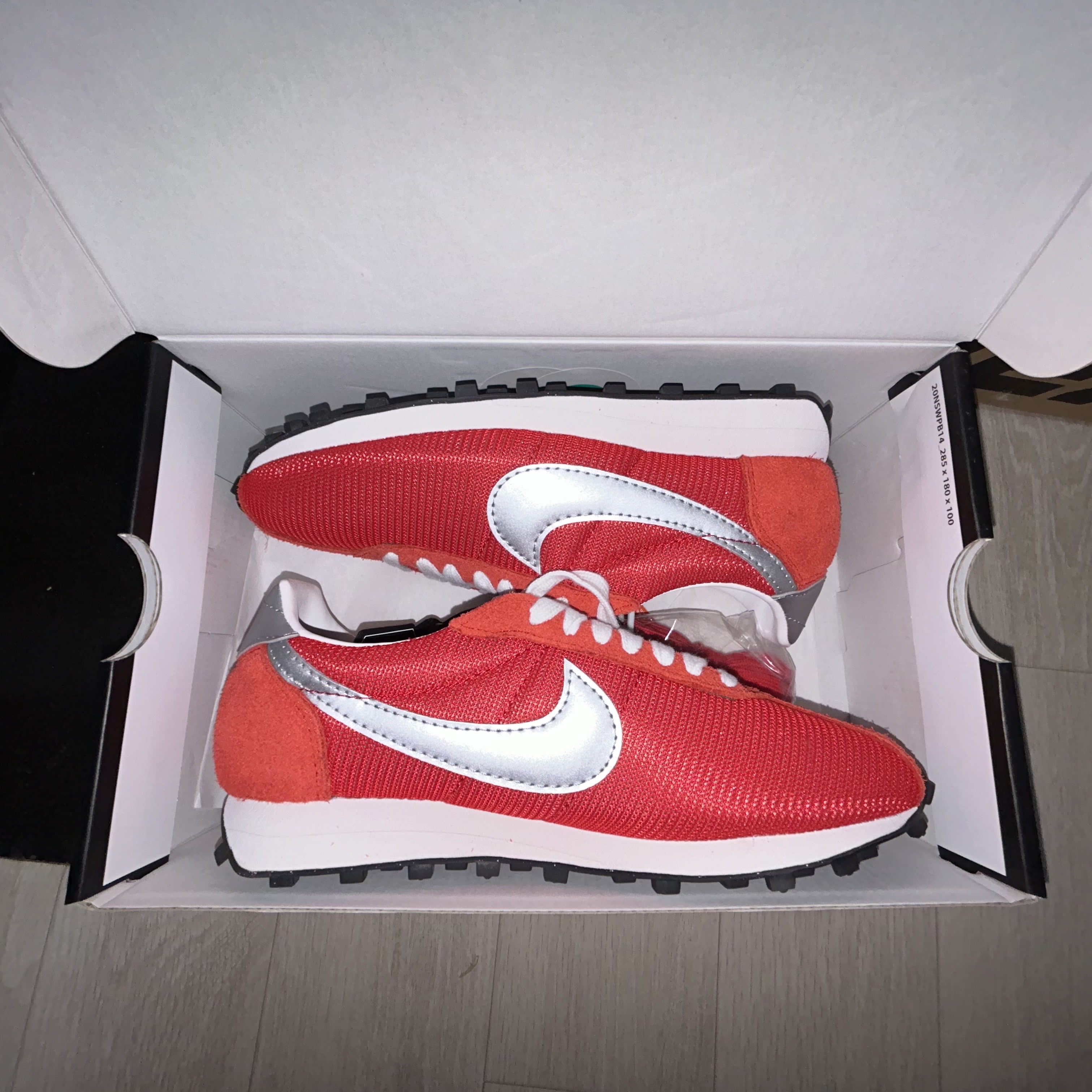 (W) Nike LD-1000 University Red and Metallic Silver 착용 스타일 - 1