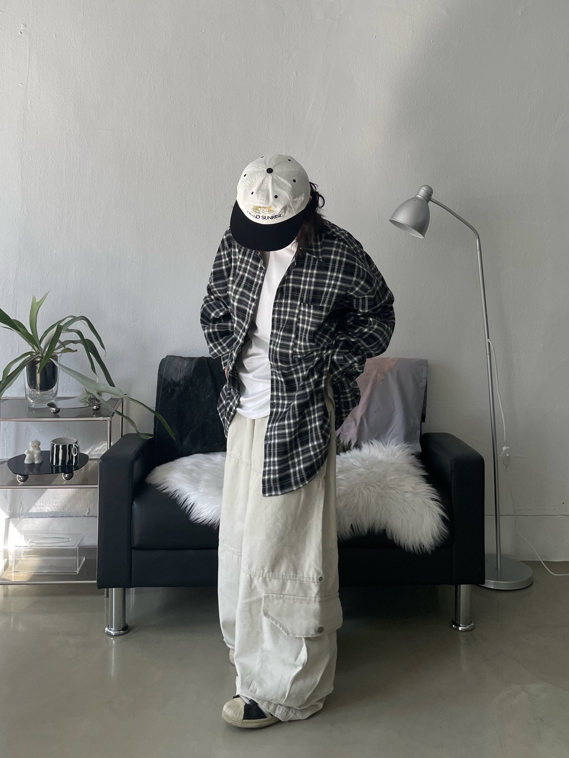 Hello Sunrise  Two Tone Washed OG Logo 6panel Cap Off White & Black 착용 스타일 - 3
