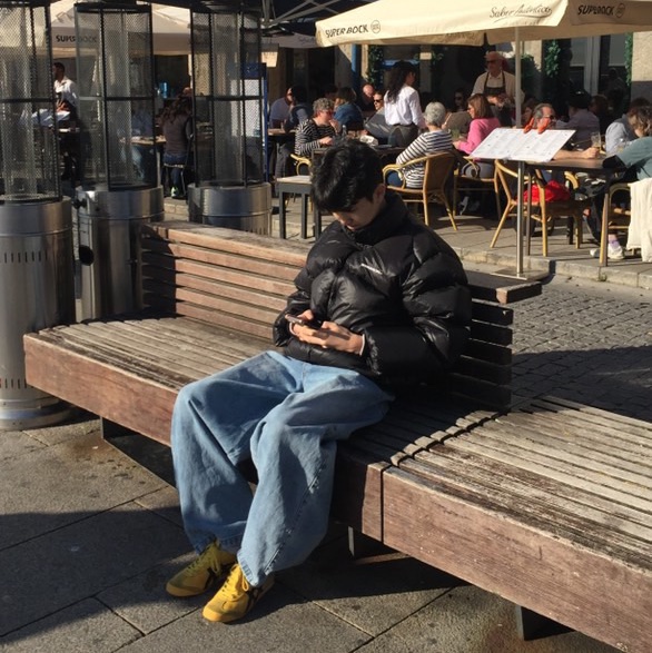 Adidas Adicolor Denim Firebird Track Top Medium Blue Denim - KR Sizing, Adidas Adilette 22 Sand Strata 착용 스타일 - 2