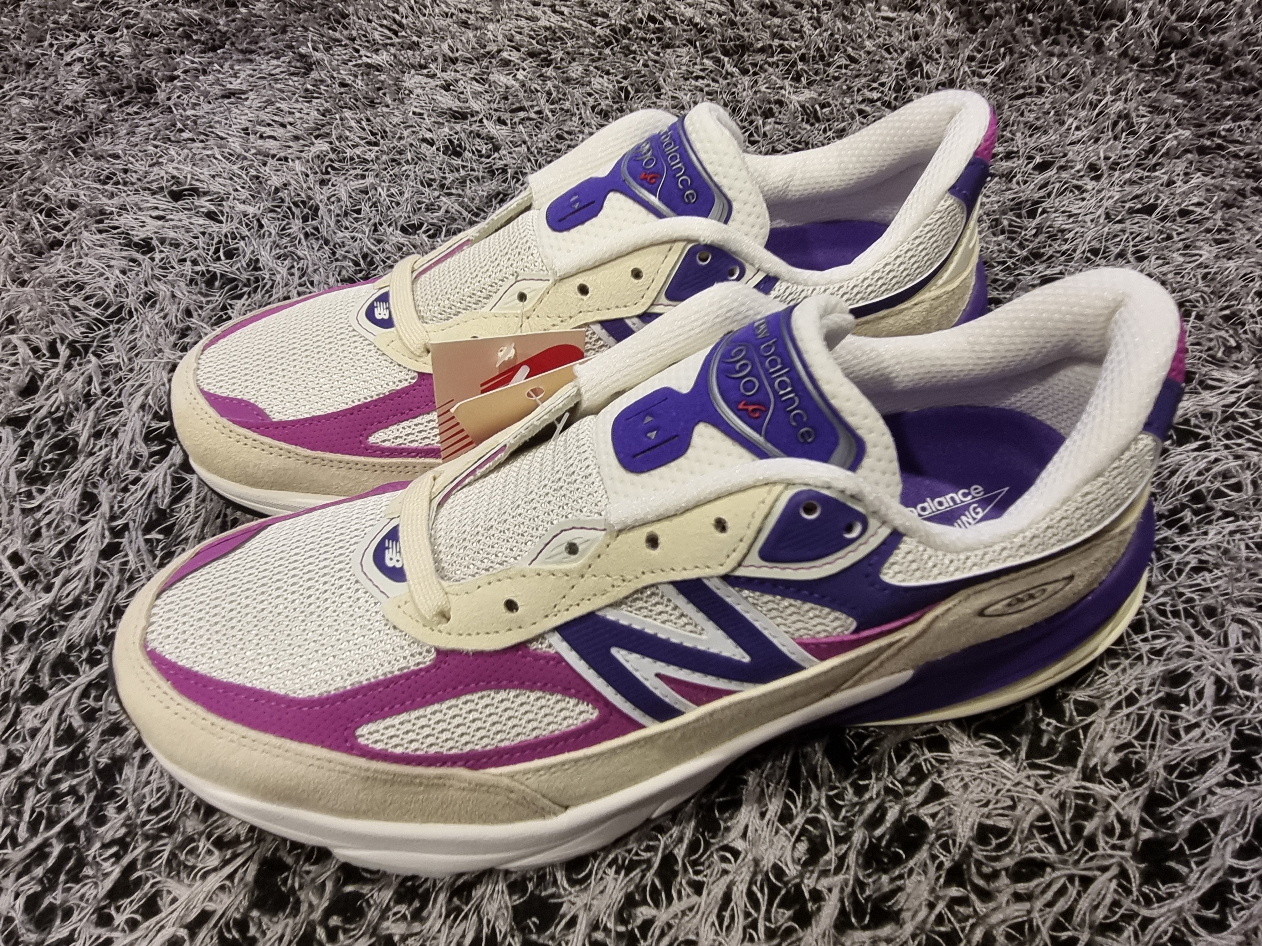 New Balance 990v6 Made in USA Limestone Magenta 착용 스타일 - 1