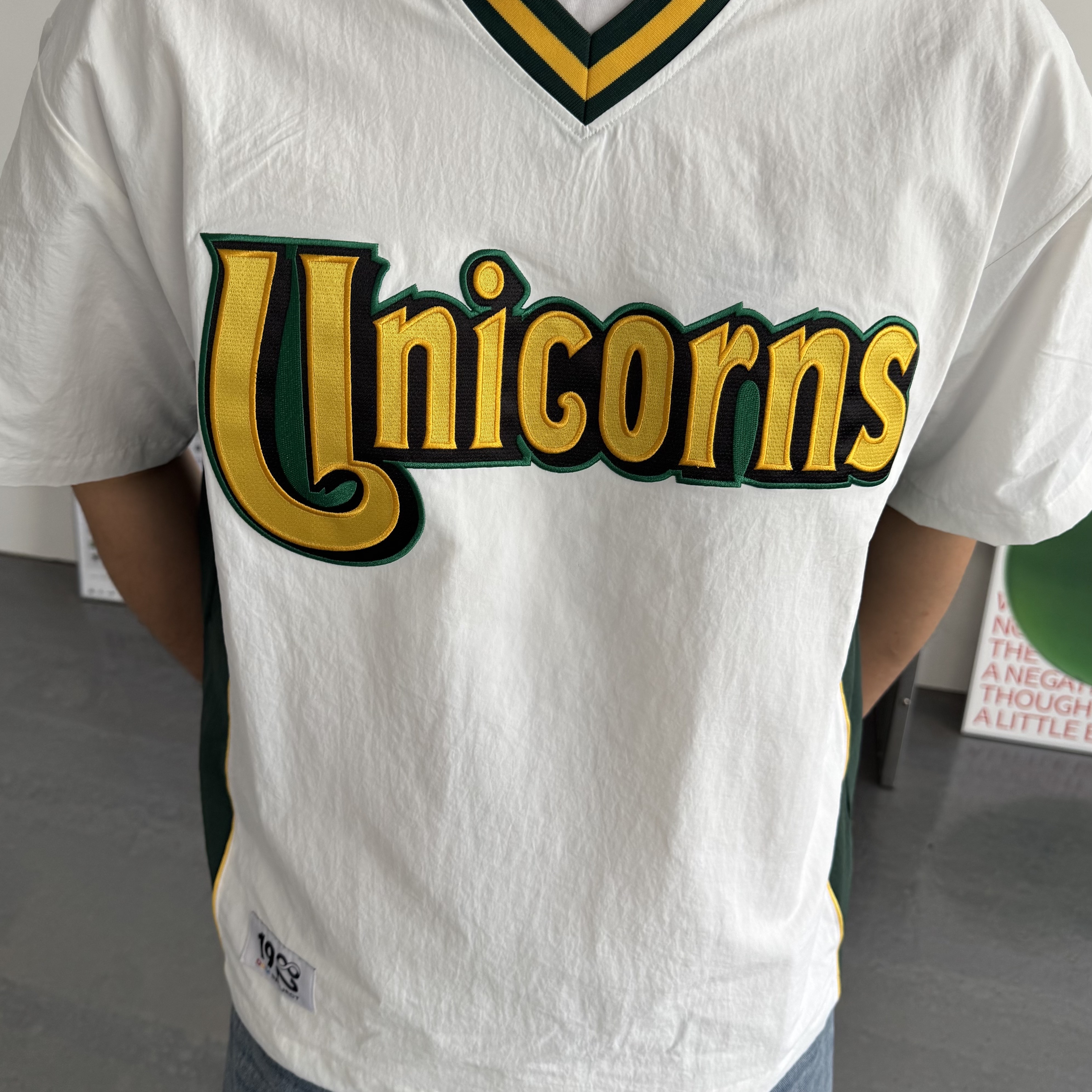 WILLBE PLAY Unicorns Overfit Anorak White, Nike Shox R4 Metallic Silver Red 착용 스타일 - 9