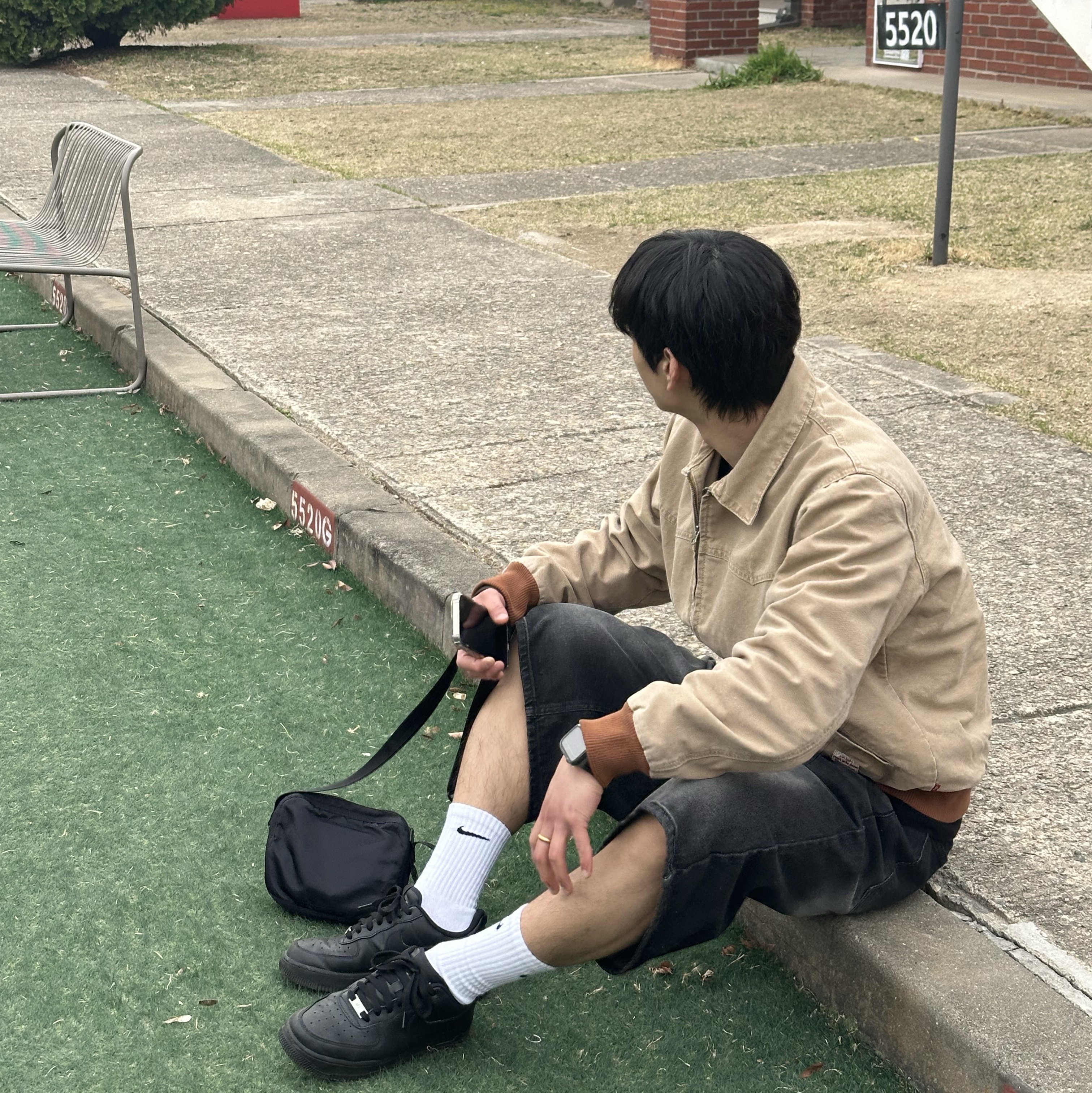 Porter Frame Shoulder Bag Black 착용 스타일