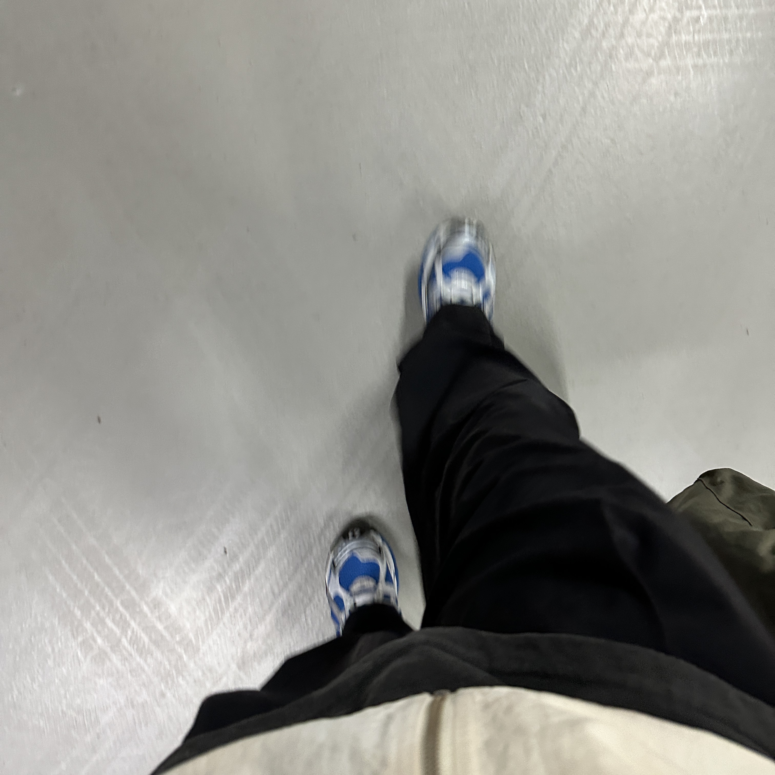 Balenciaga Runner Sneakers Blue White, Stussy Basic Stussy LS T-Shirt Black 착용 스타일