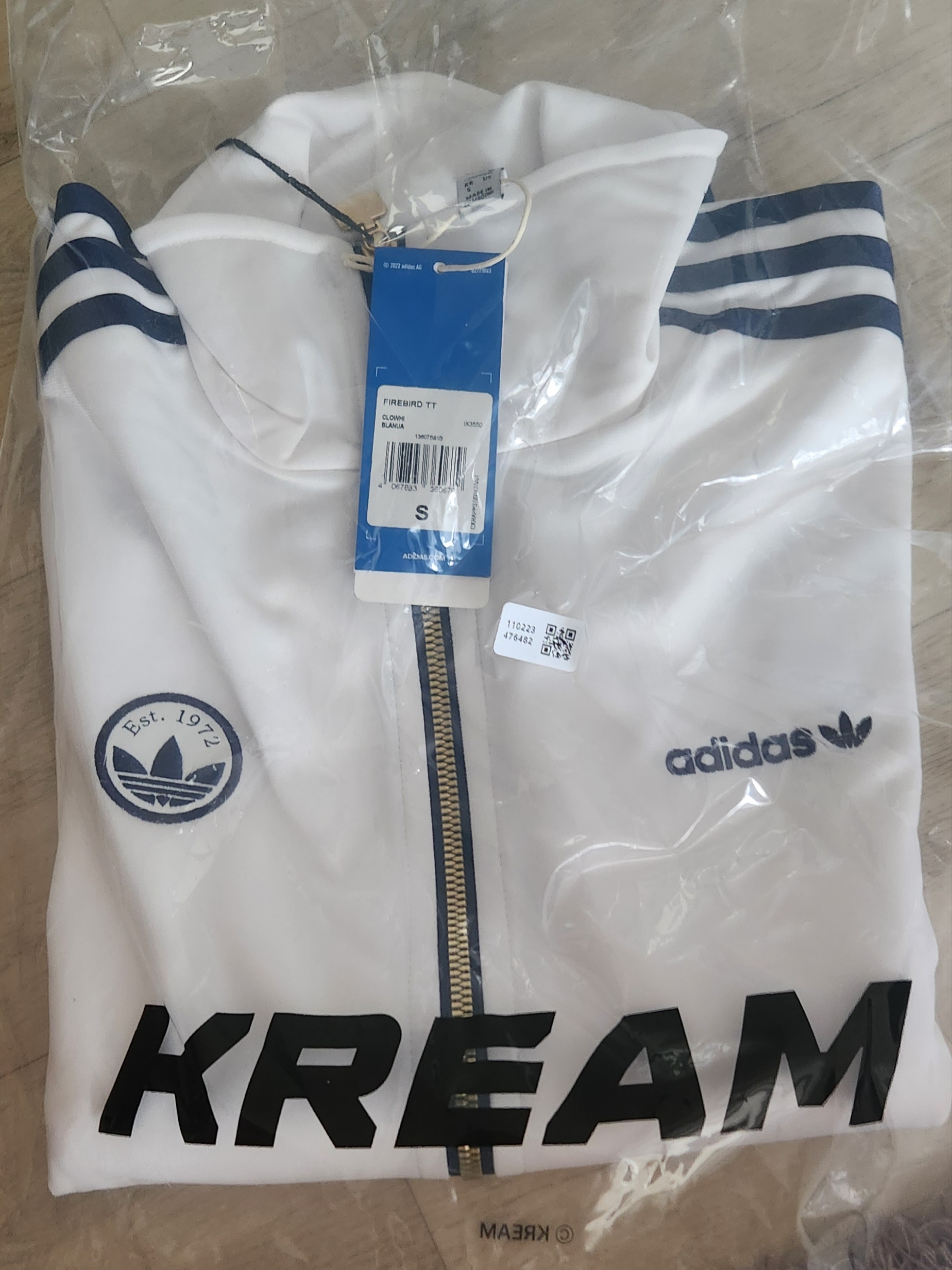(W) Adidas Firebird Badge Track Top Cloud White - KR Sizing 착용 스타일