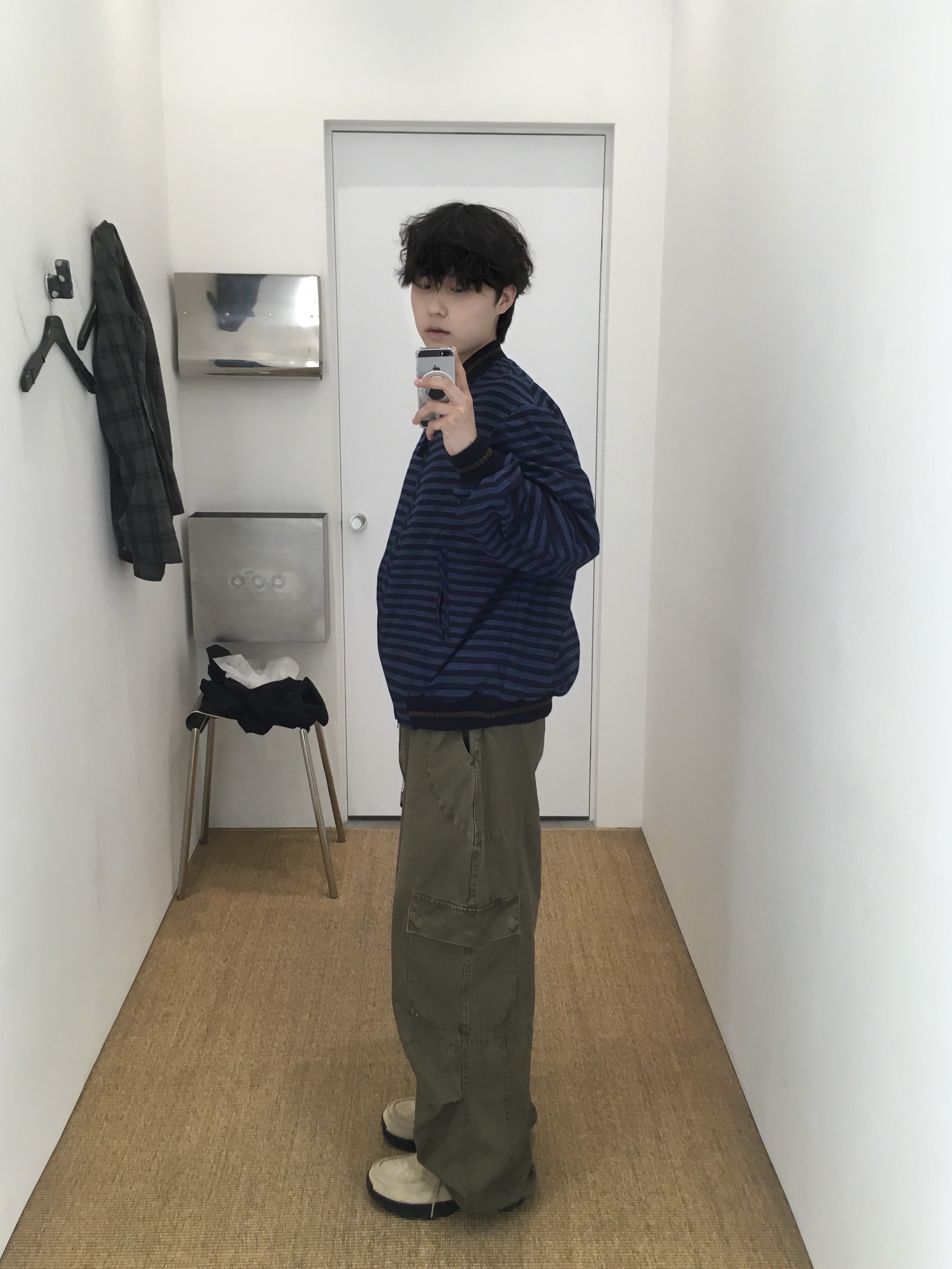 [KREAM 단독] Millo Archive X Negative Three Crescendo Desert Boots Beige, noun Washed Cargo Pants Khaki 착용 스타일