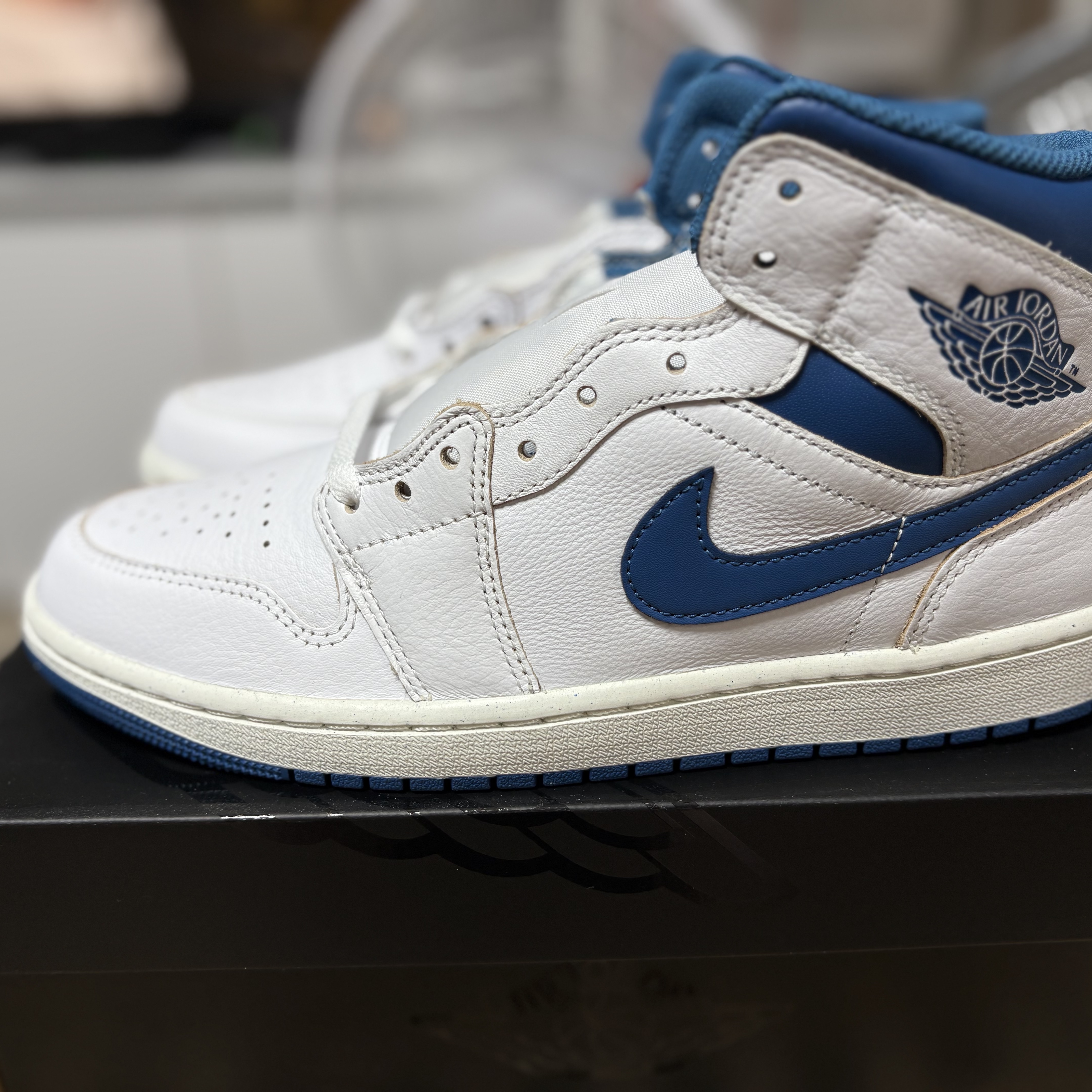Jordan 1 Mid SE Industrial Blue White 착용 스타일 - 1