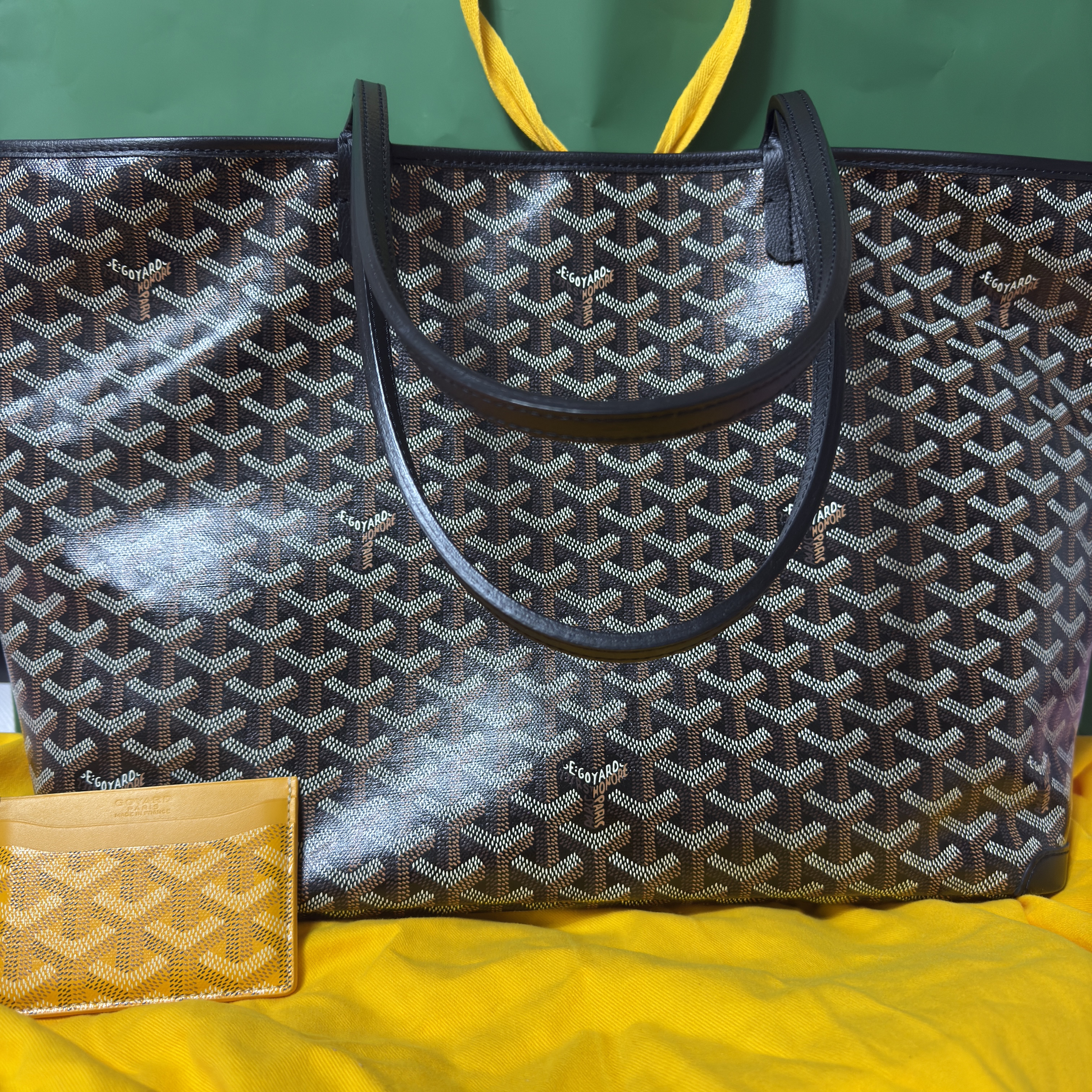 Goyard Artois PM Bag Black, Goyard Saint Sulpice Card Holder Yellow 착용 스타일