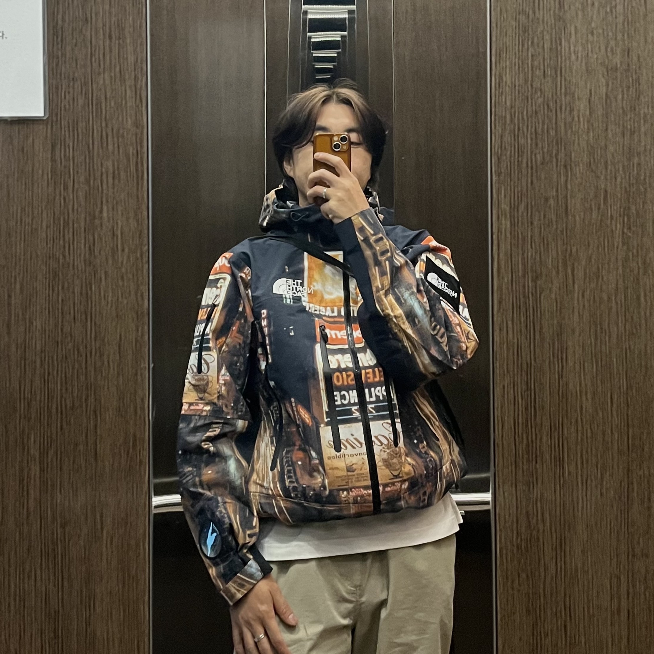 Supreme x The North Face Taped Seam Shell Jacket Times Square - 22FW 착용 스타일