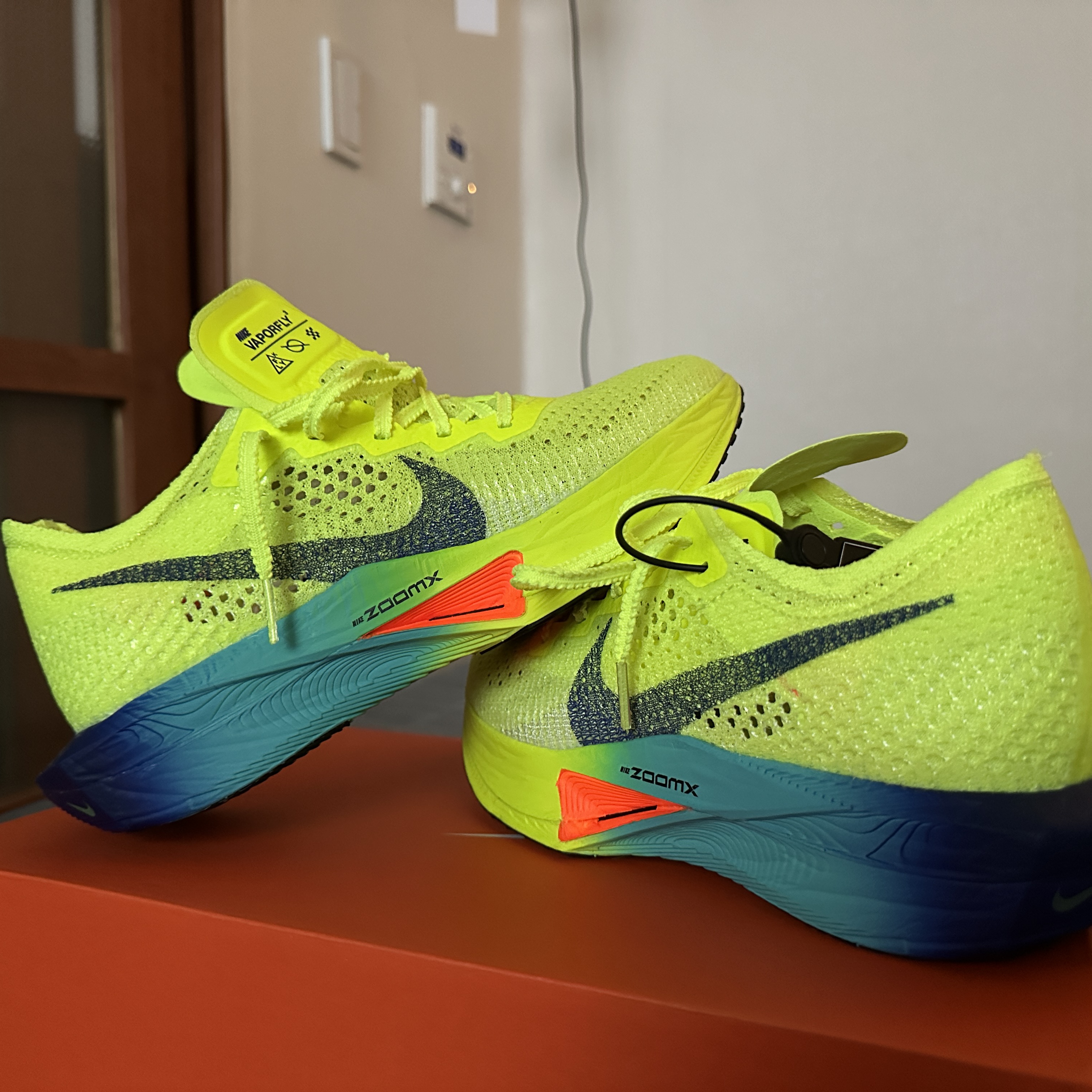 Nike ZoomX Vaporfly Next% 3 Volt Scream Green 착용 스타일