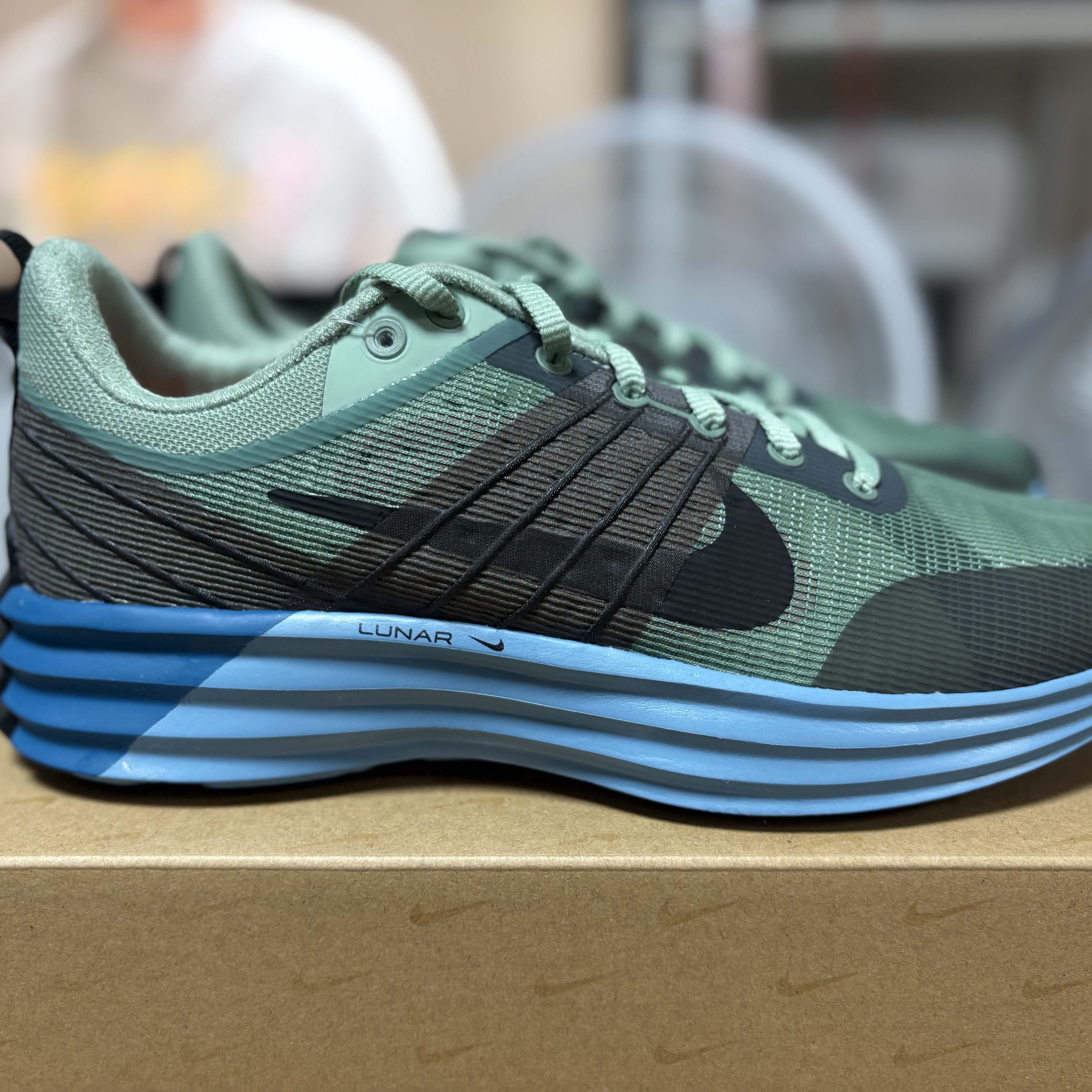 Nike Lunar Roam Dutch Green Smokey Mauve 착용 스타일 - 3