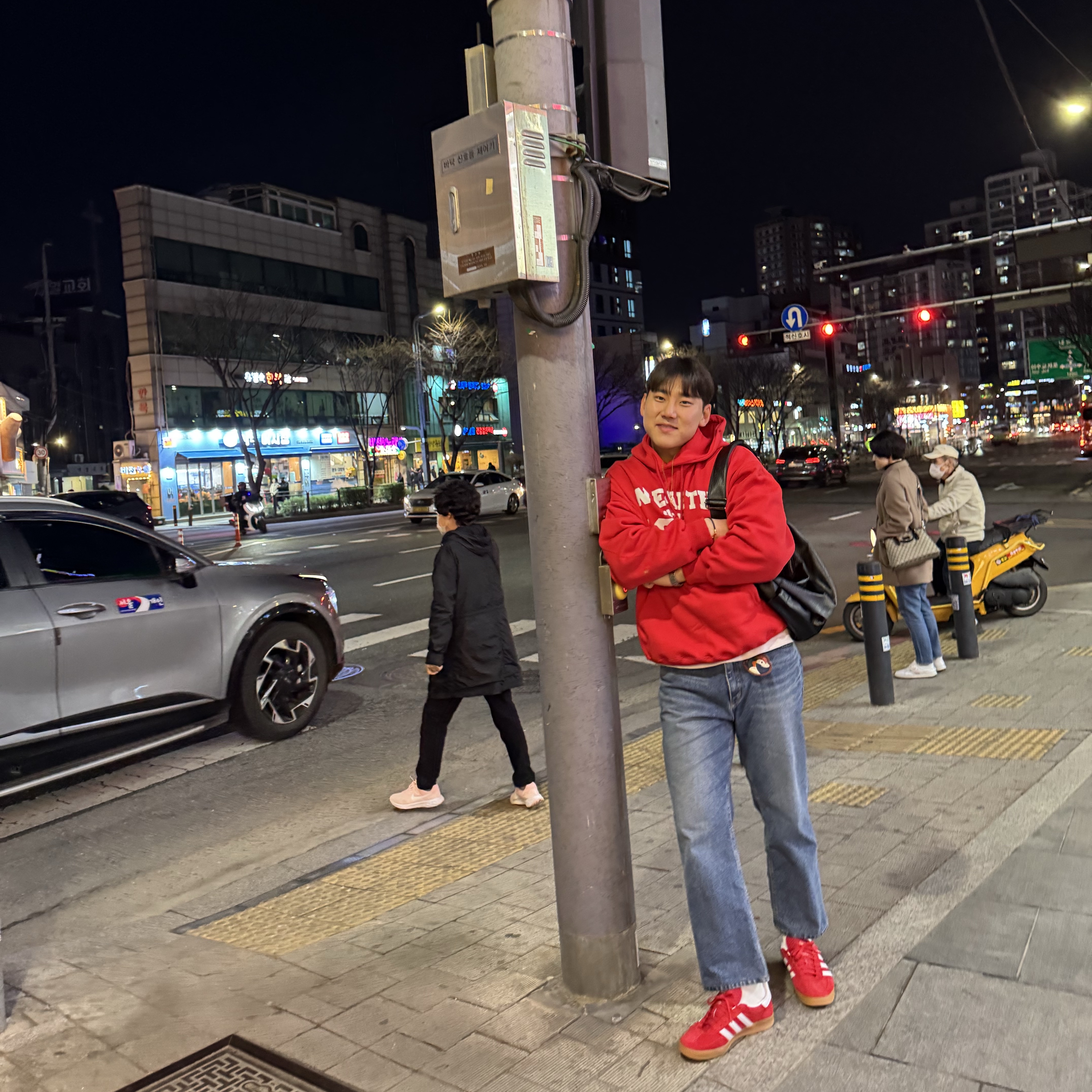 Adidas Gazelle Indoor Scarlet 착용 스타일