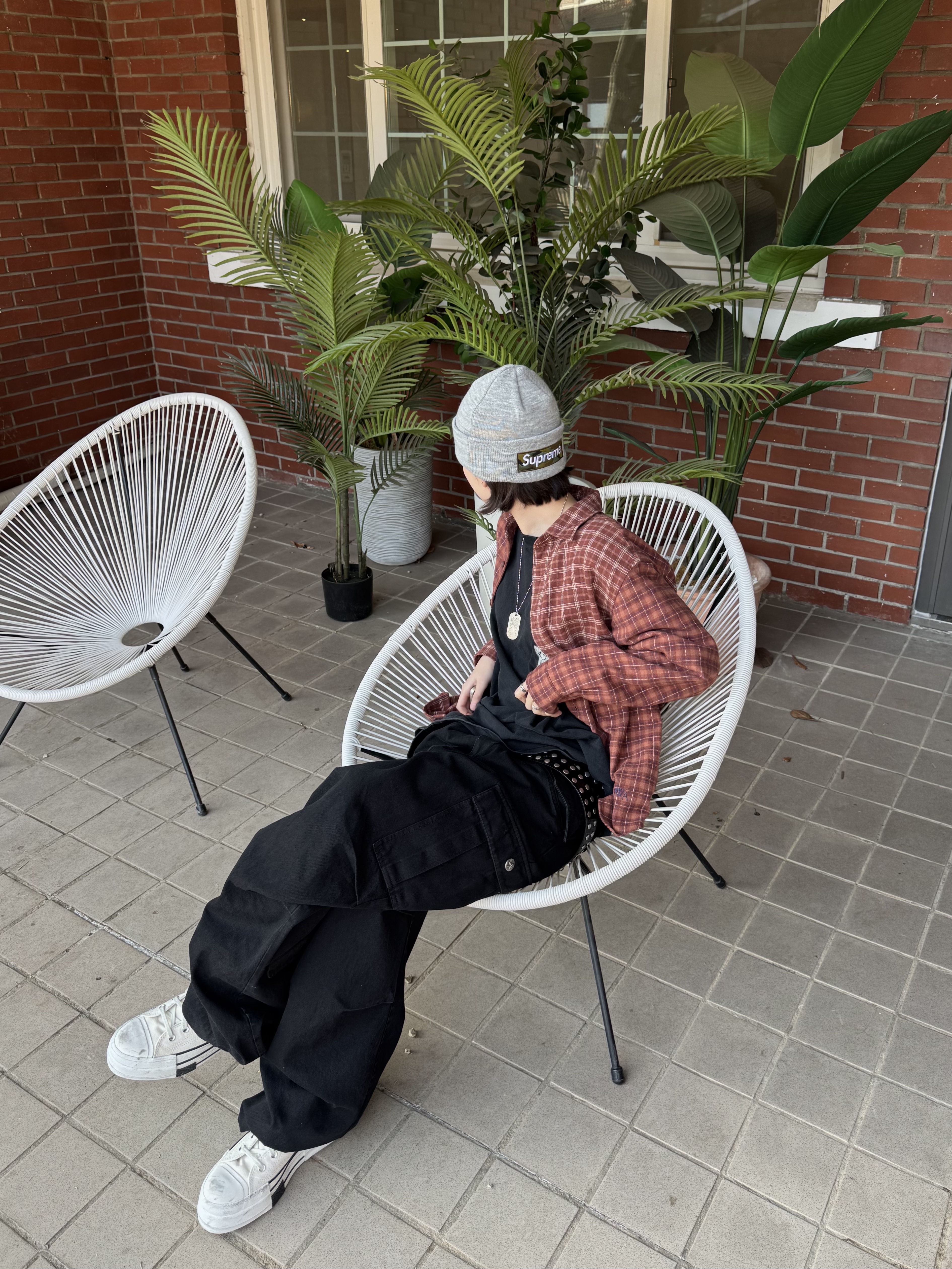 Converse x Drkshdw DBL Drkstar Chuck 70 Ox Natural Ivory, Supreme New Era Box Logo Beanie Heather Grey - 23FW 착용 스타일 - 2