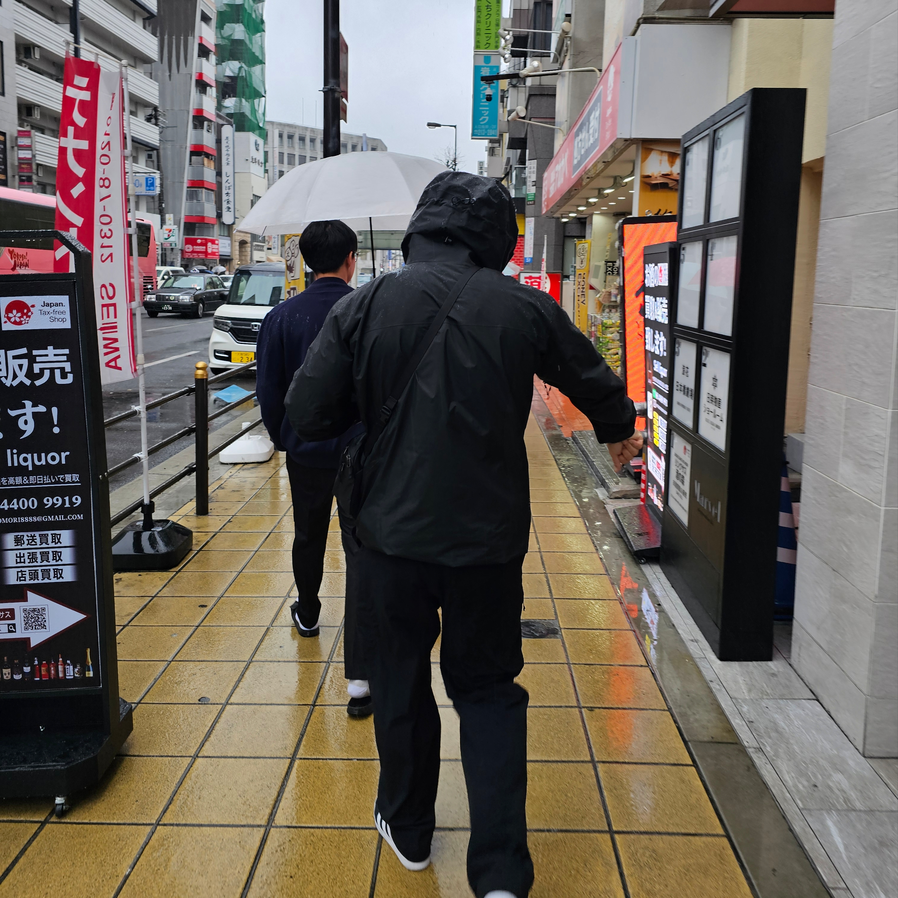 Arc'teryx Beta AR Jacket Black, Arc'teryx Mantis 2 Waistpack Black II 착용 스타일 - 3
