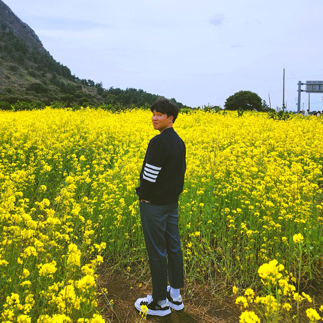 Thom Browne Milano Stitch 4-Bar Cardigan Navy, Maison Mihara Yasuhiro Blakey OG Sole Canvas Low-top Sneakers Black White 착용 스타일 - 4