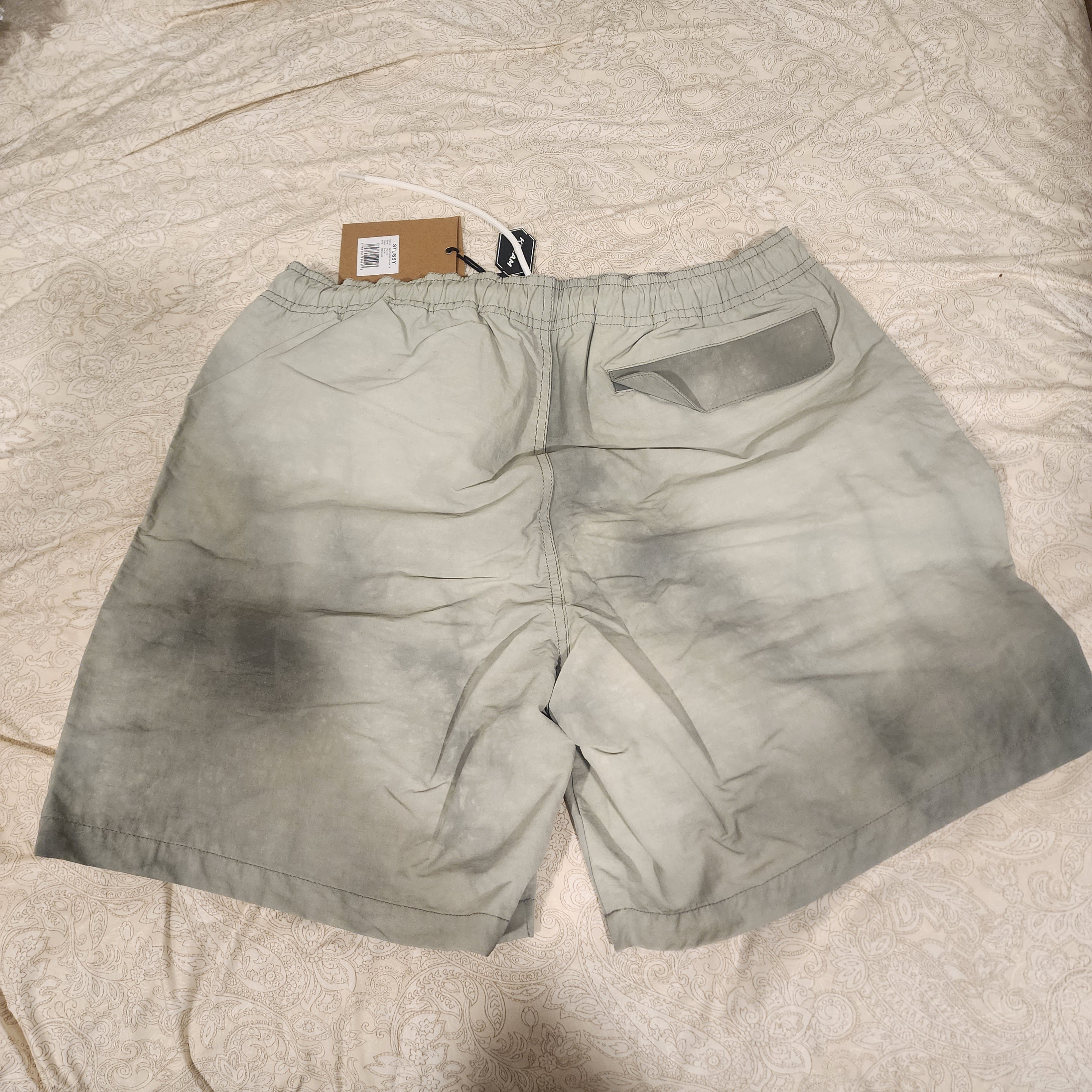Stussy Wave Dye Nylon Shorts Sage 착용 스타일 - 2
