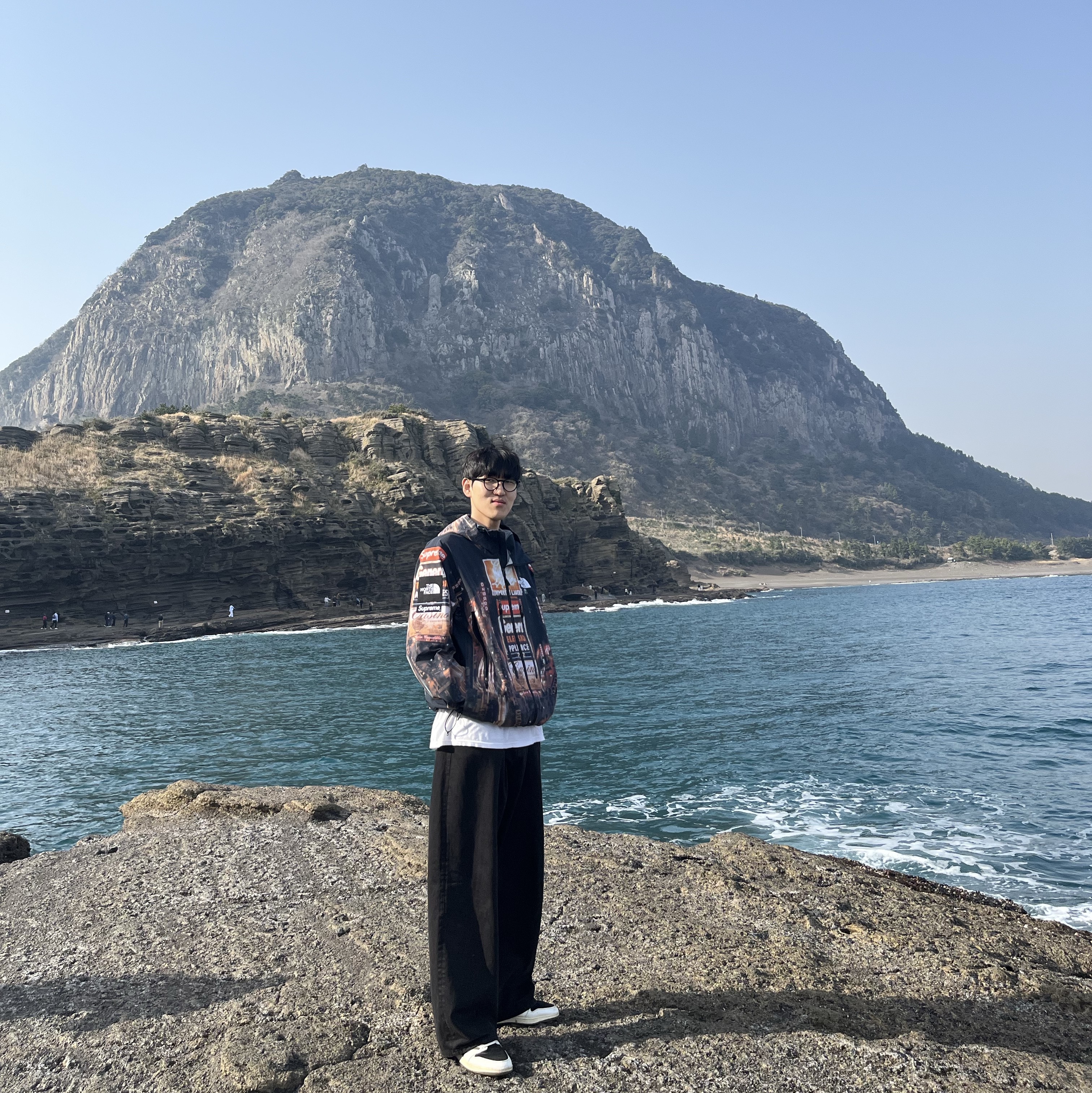Supreme x The North Face Taped Seam Shell Jacket Times Square - 22FW 착용 스타일