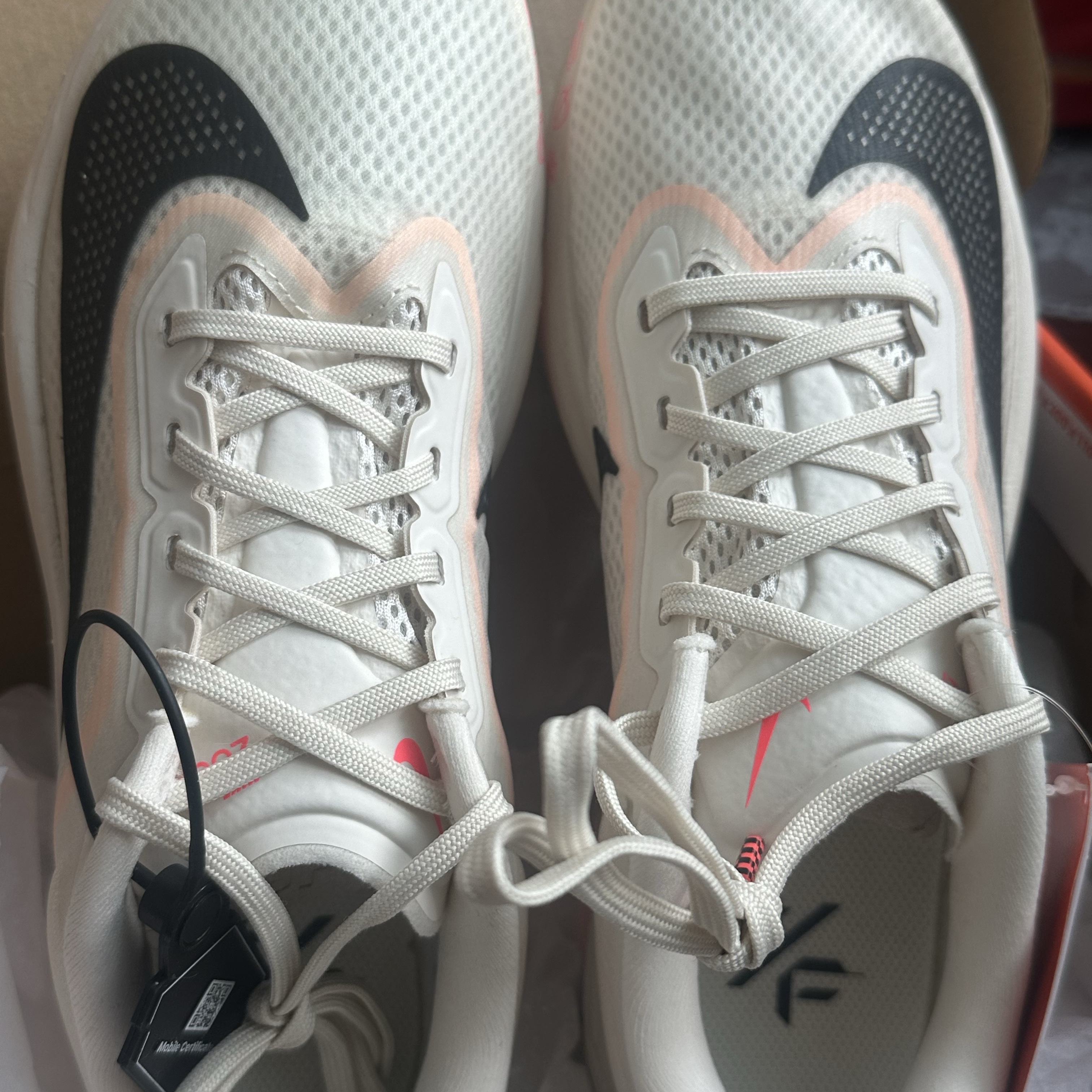 (W) Nike Zoom Fly 6 Pale Ivory Crimson Tint 착용 스타일