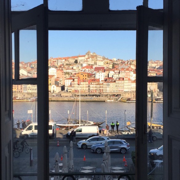 Adidas Adicolor Denim Firebird Track Top Medium Blue Denim - KR Sizing, Adidas Adilette 22 Sand Strata 착용 스타일 - 3