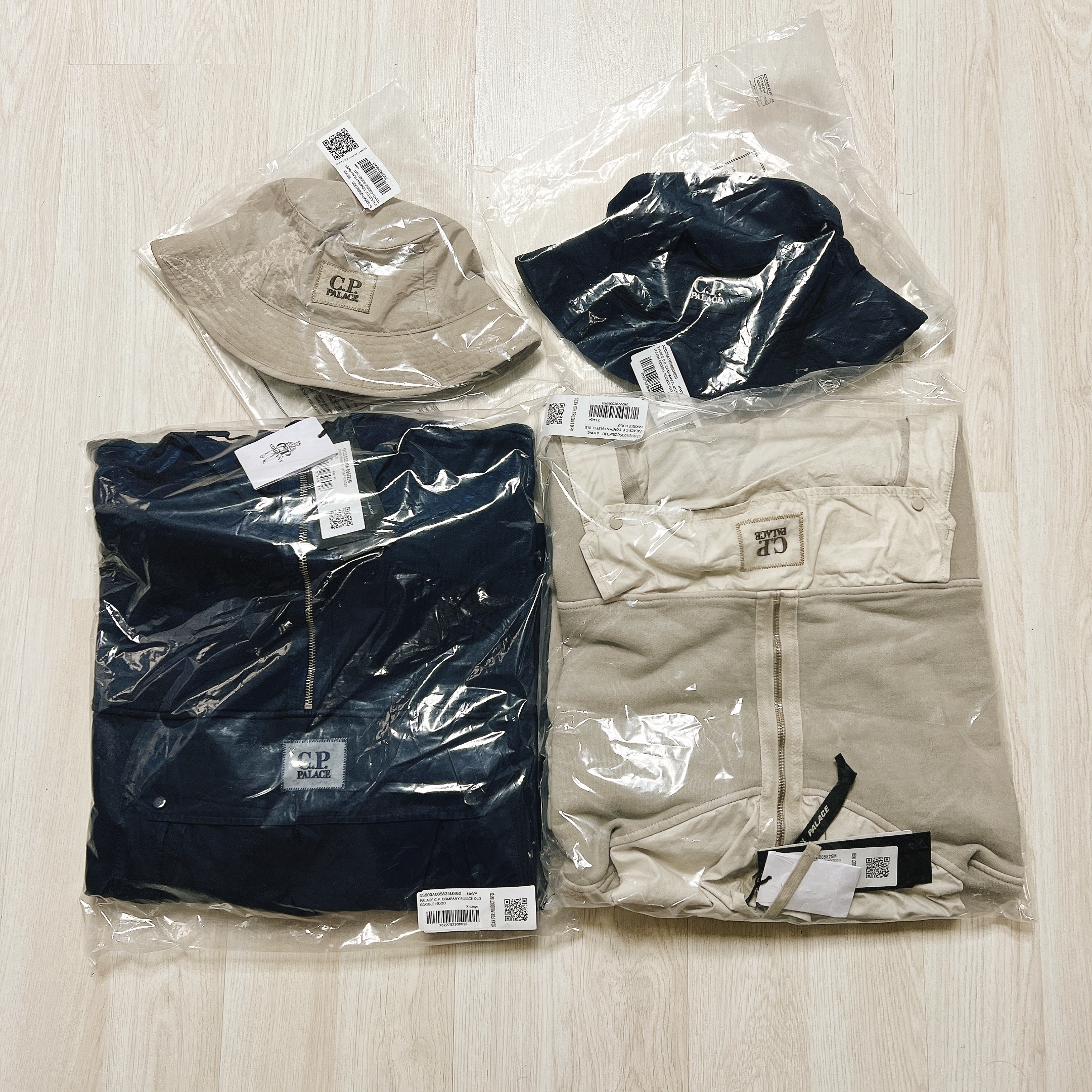 Palace x C.P. Company Goggle Bucket Hat Stone - 25SS, Palace x C.P. Company Goggle Bucket Hat Navy - 25SS 착용 스타일