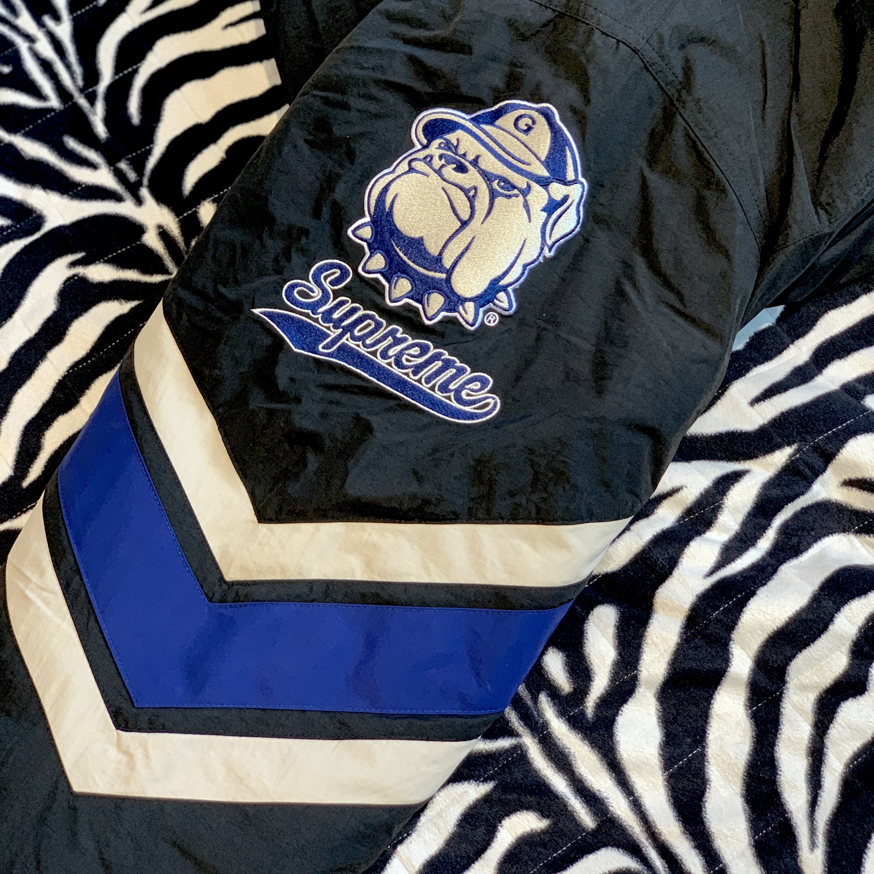 Supreme Mitchell & Ness NCAA Hooded Stadium Jacket Black - 24FW 착용 스타일